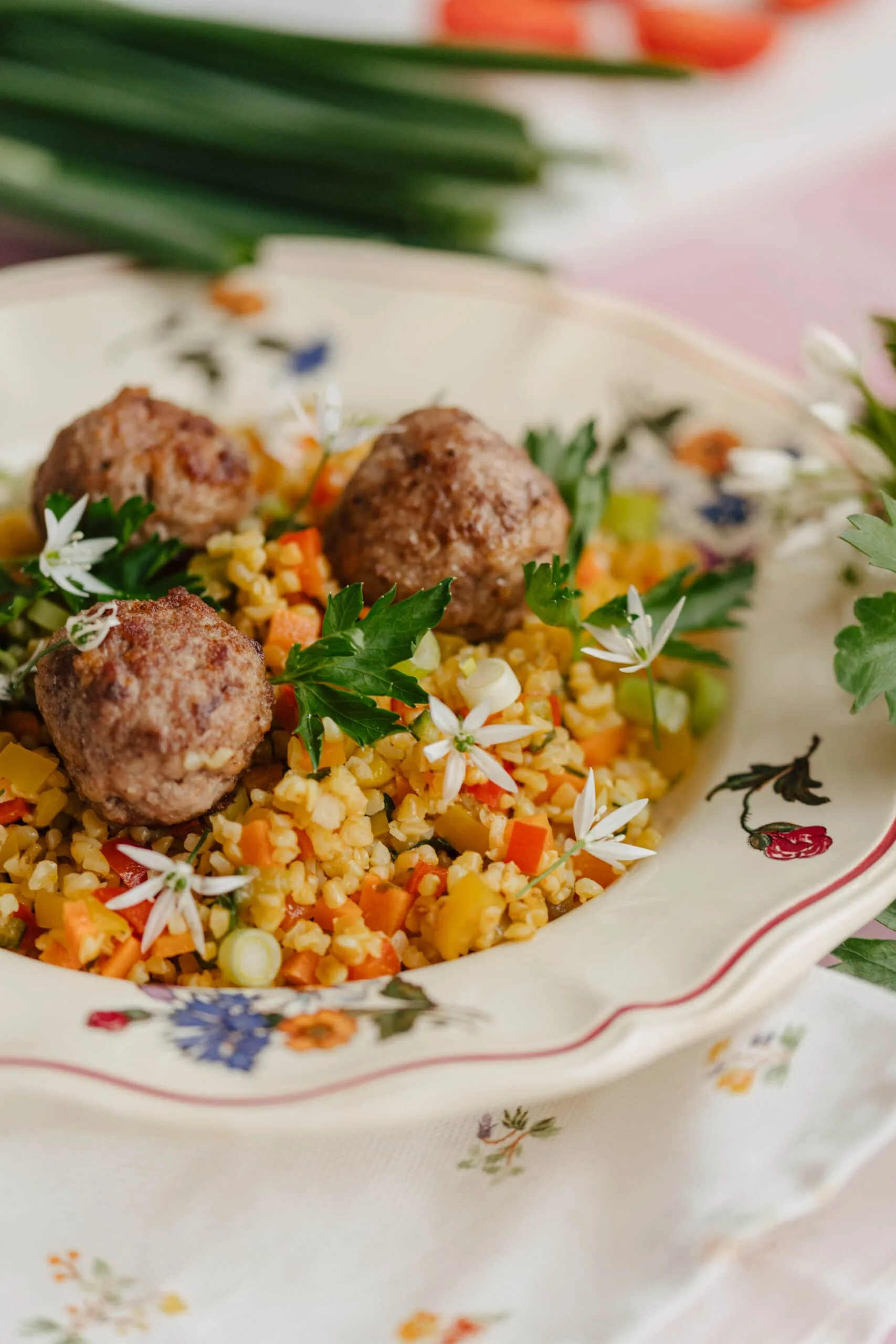 Boulgour aux petits légumes et boulettes d’agneau