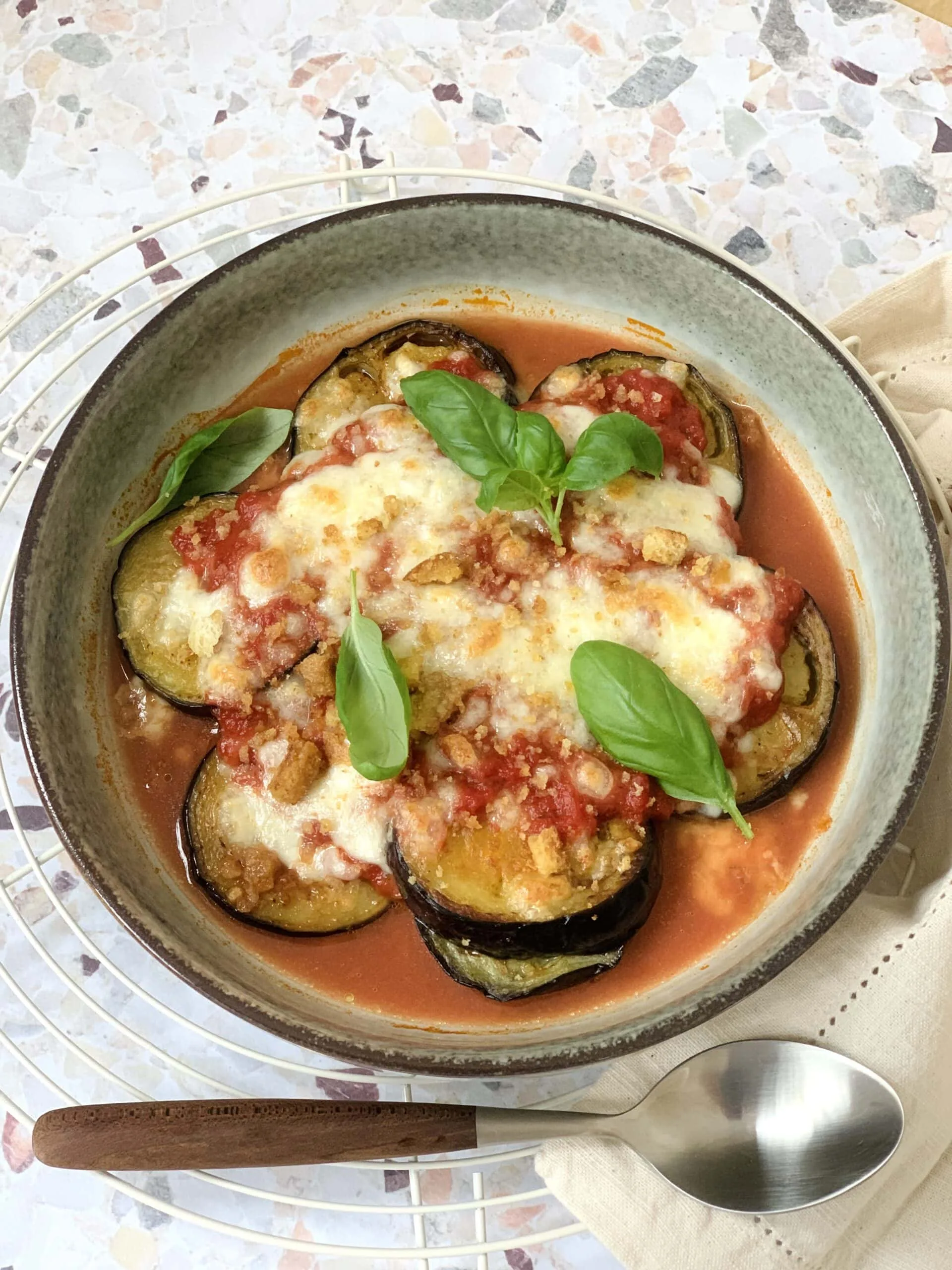 Aubergines à la toscane et crumble de pain