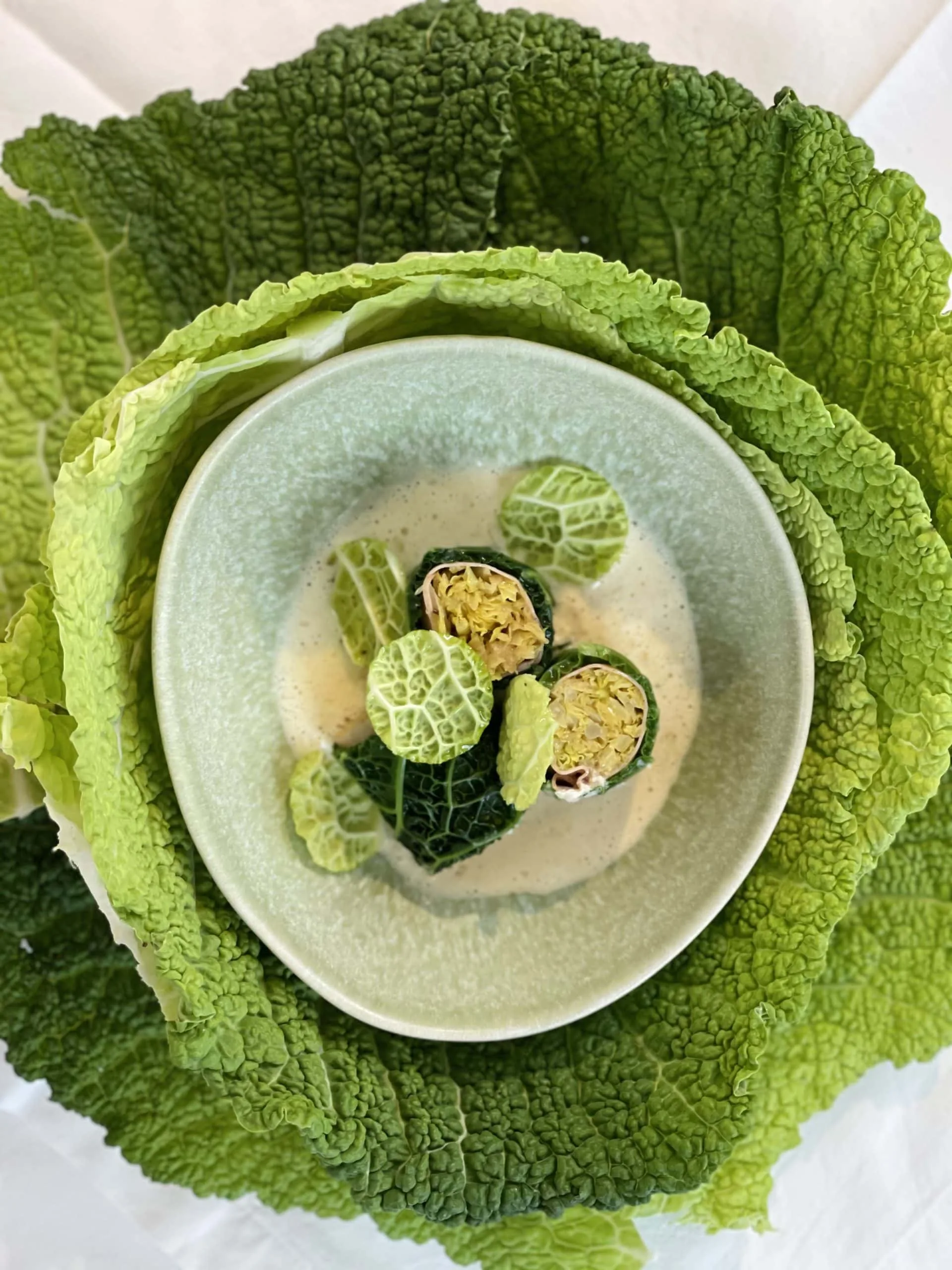 Chou vert en rouleaux et embeurrée aux poireaux – Mortadella Bologna IGP