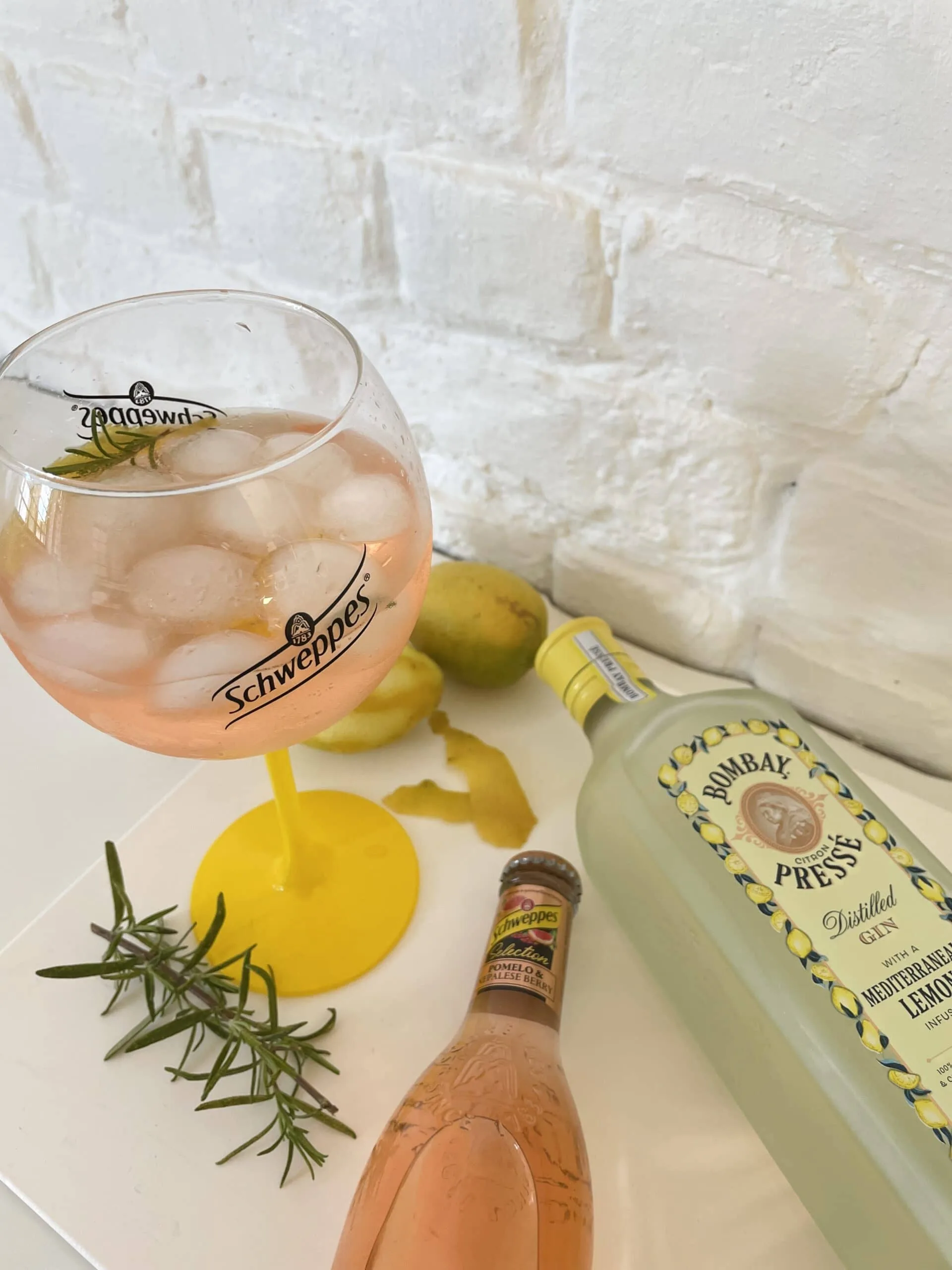 Bombay citron pressé x Schweppes Selection pomelo & Nepalese Berry