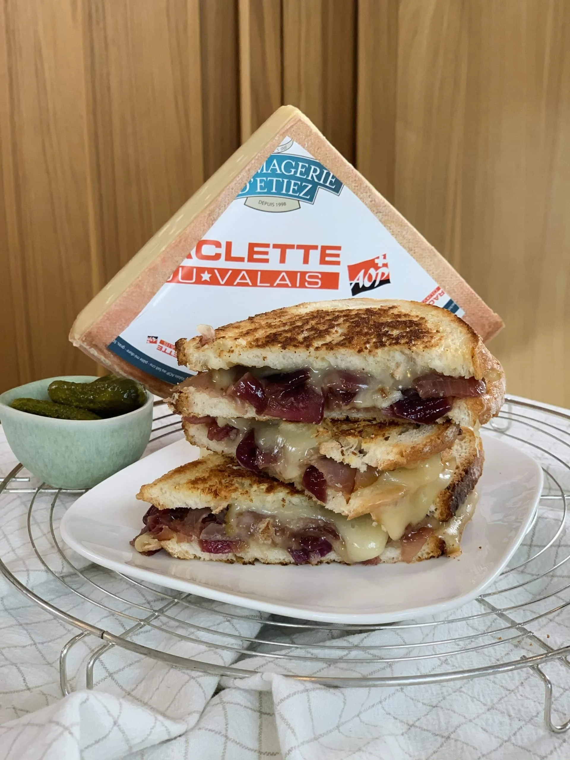 Croque-monsieur à la Raclette du Valais AOP et confit d’oignons