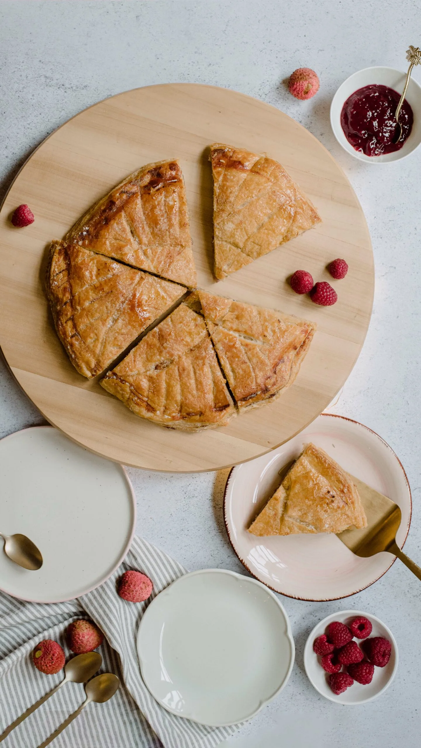 Galette des rois litchis et framboises