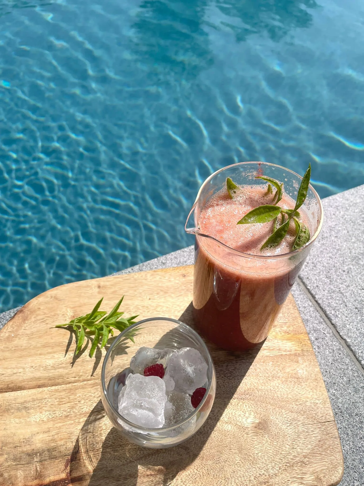 Limonade pêches, framboises et verveine