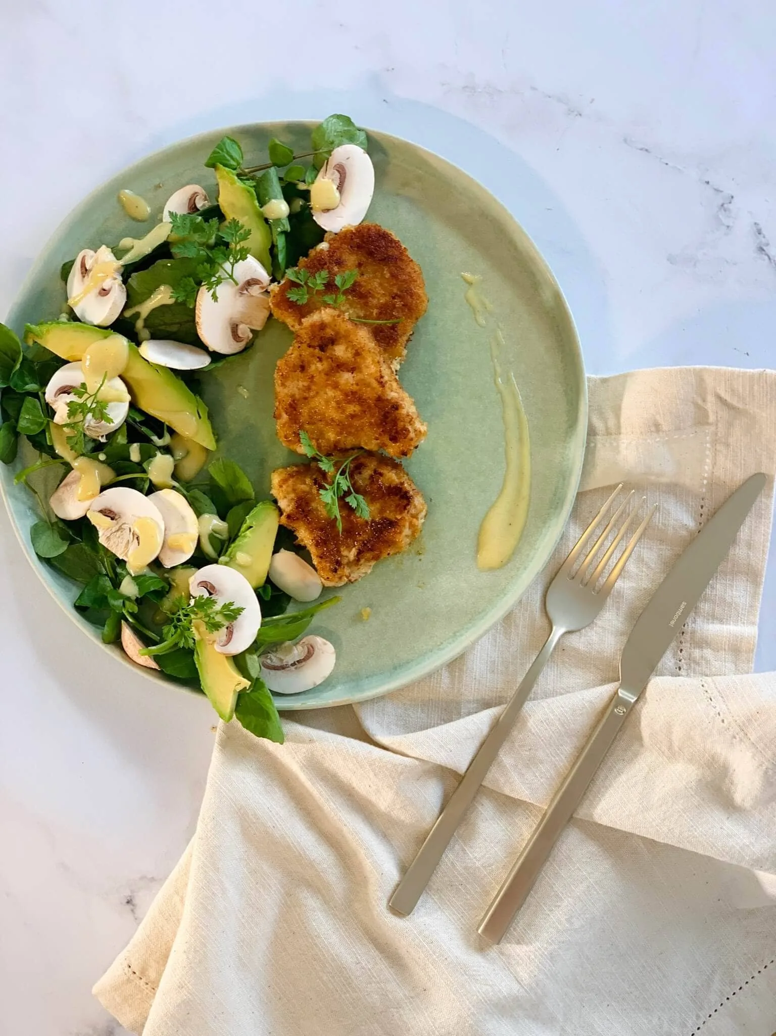 Mignonnettes de porc croustillantes et salade citronnée