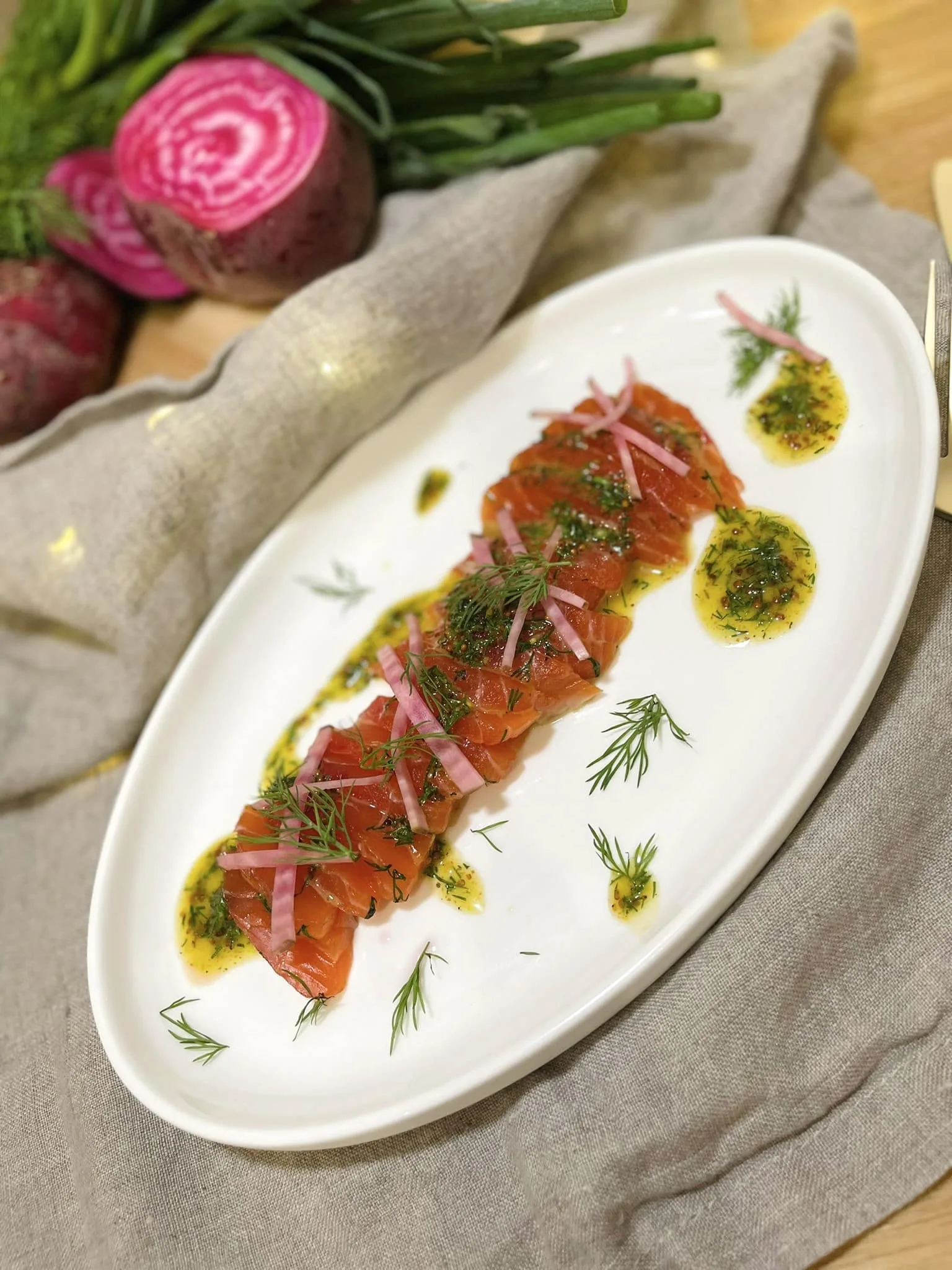 Gravlax de truite, betterave et sauce suédoise
