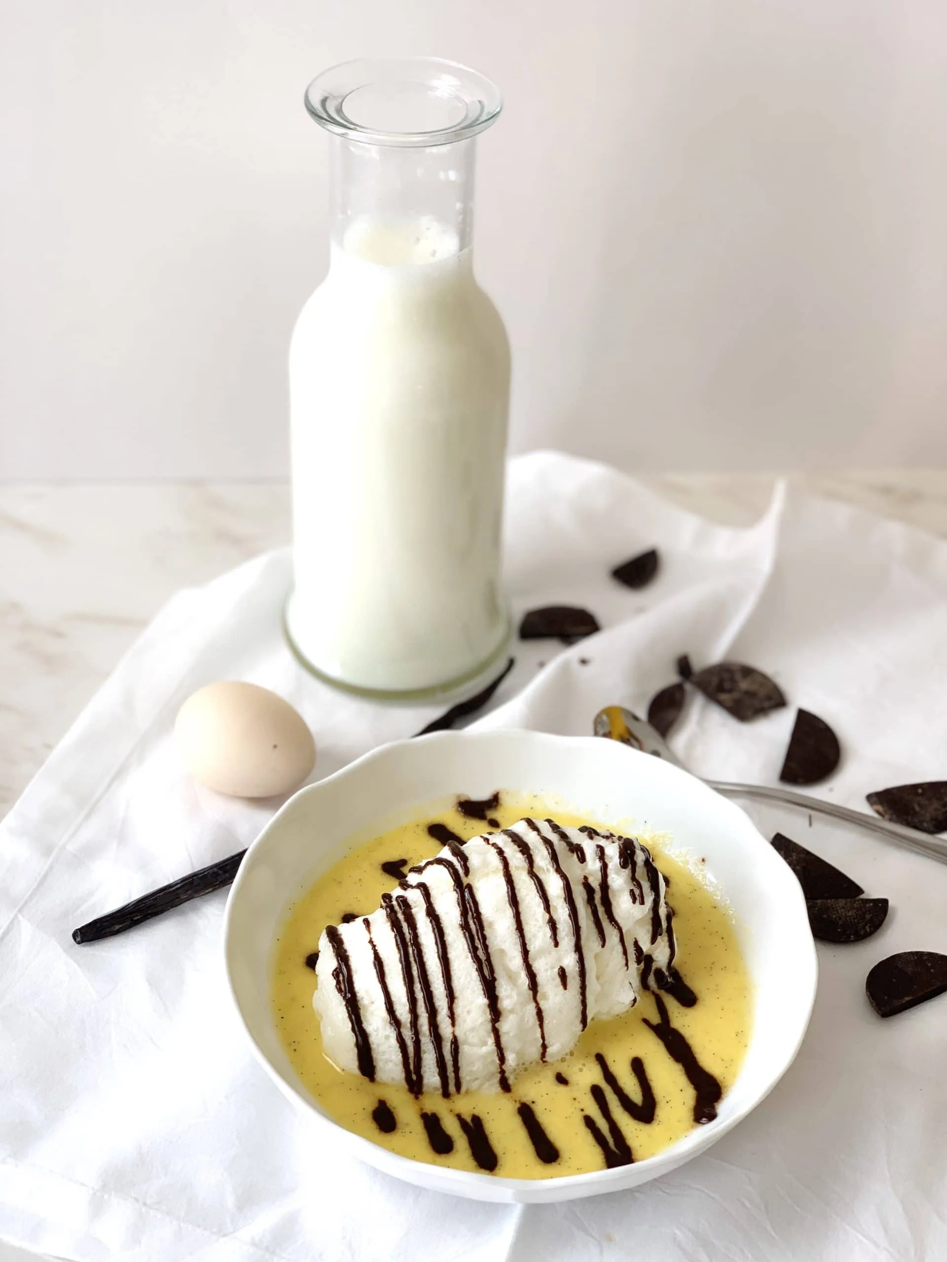 Iles flottantes et leur sauce chocolat
