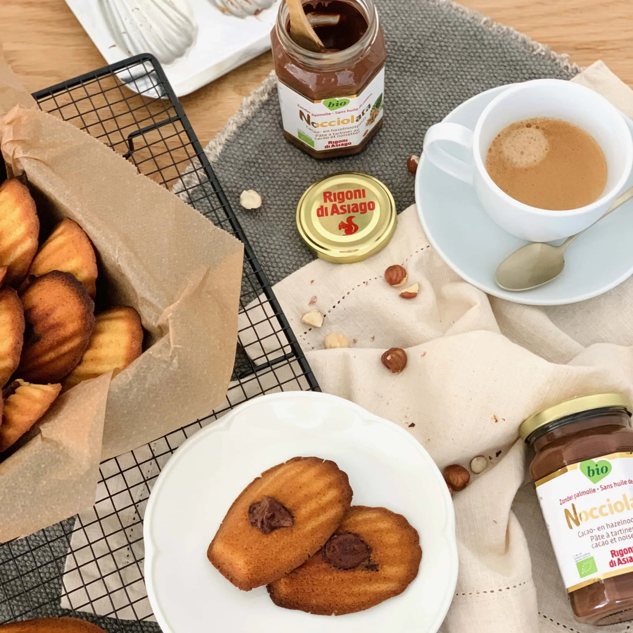 Madeleines à la fève tonka et fourrées à la pâte à tartiner Rigoni Di Asiago Noccialata