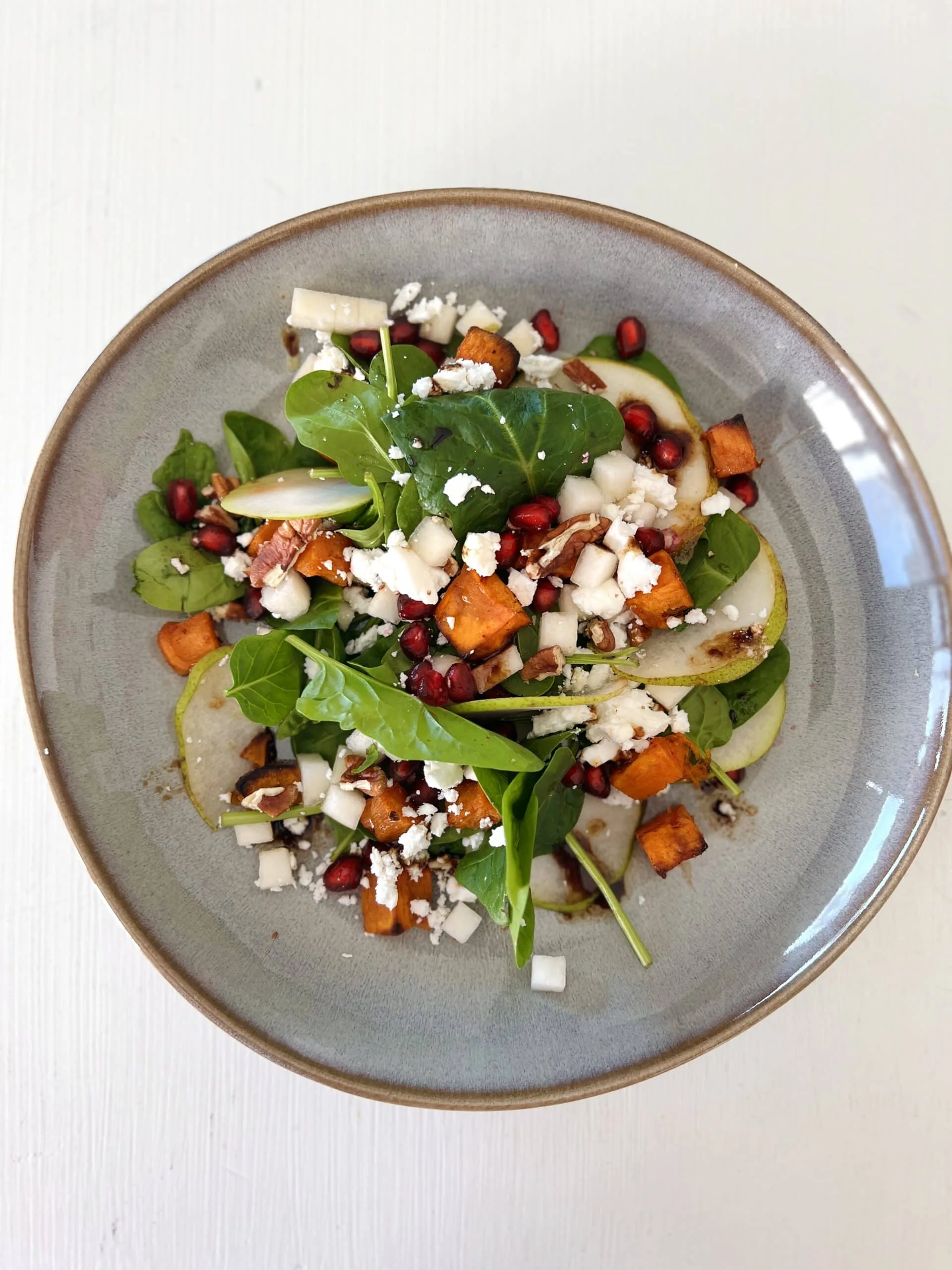 Salade poire, feta et pécan