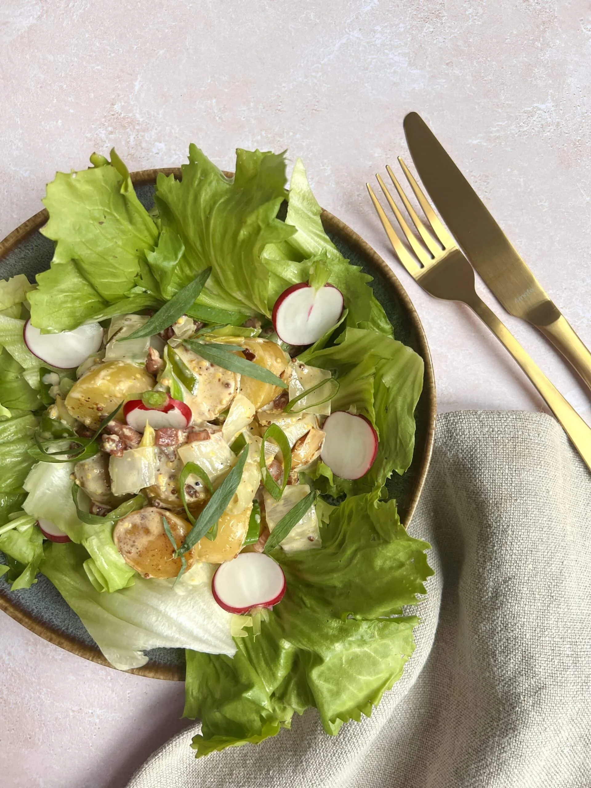 Salade gourmande aux chicons et aux lardons