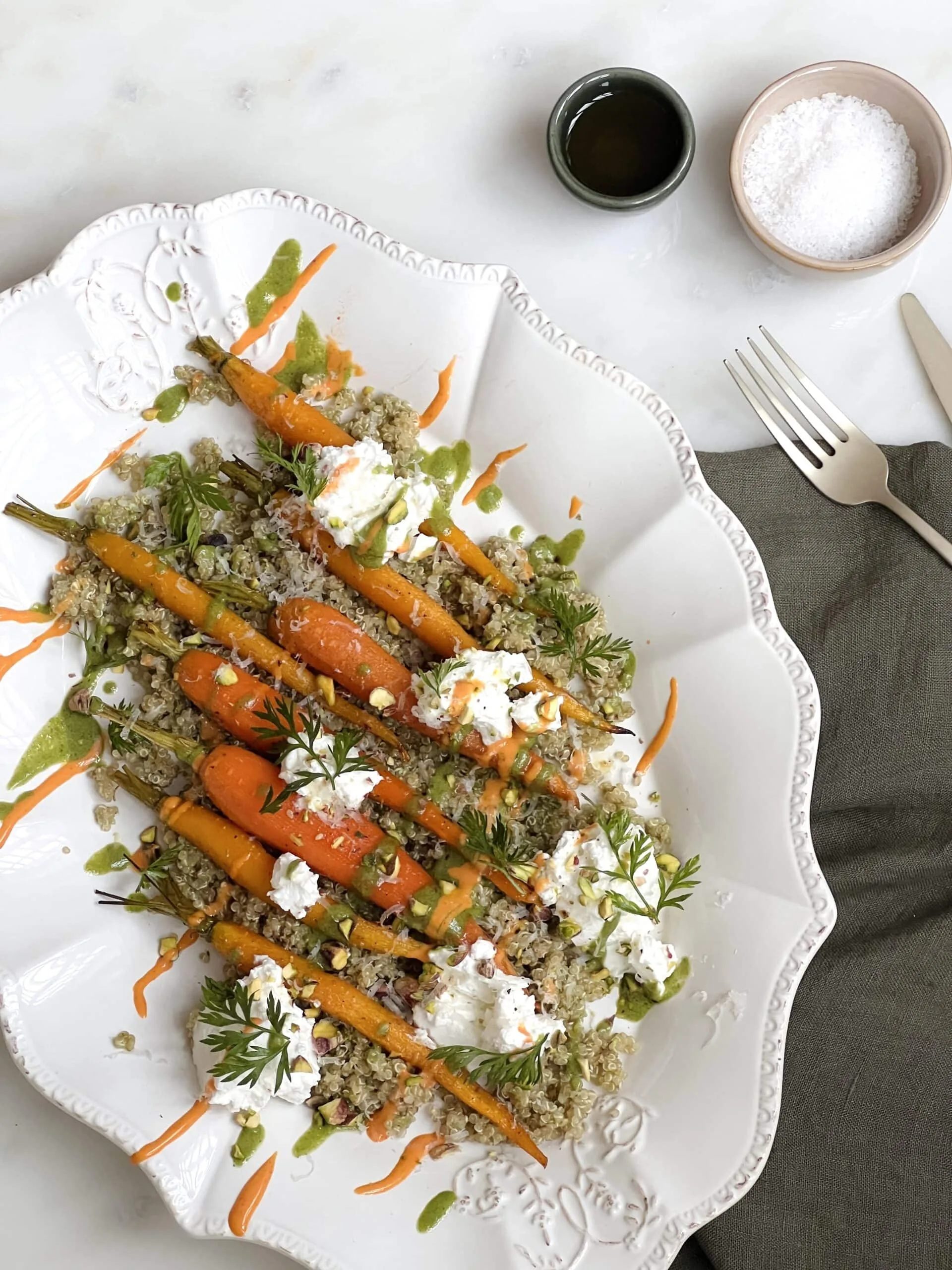 Carottes rôties au four, quinoa et pistaches