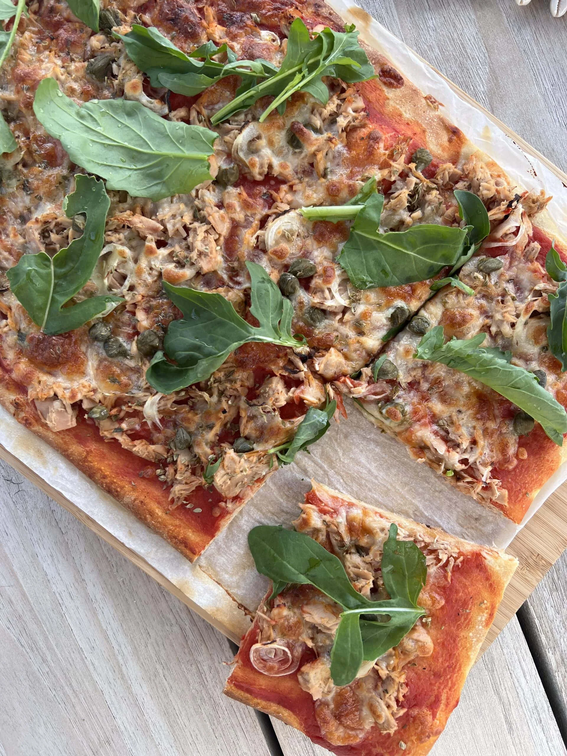 Pizza au thon et aux câpres
