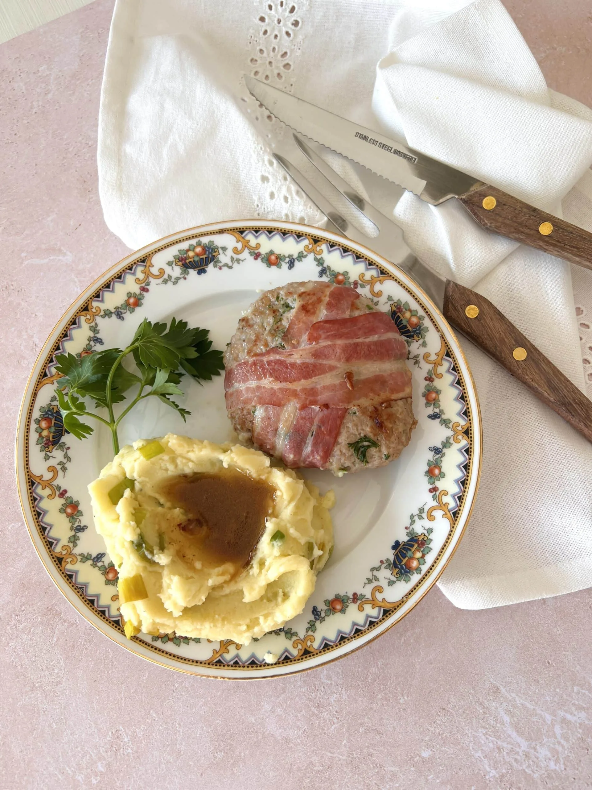 Steak ardennais et stoemp aux poireaux