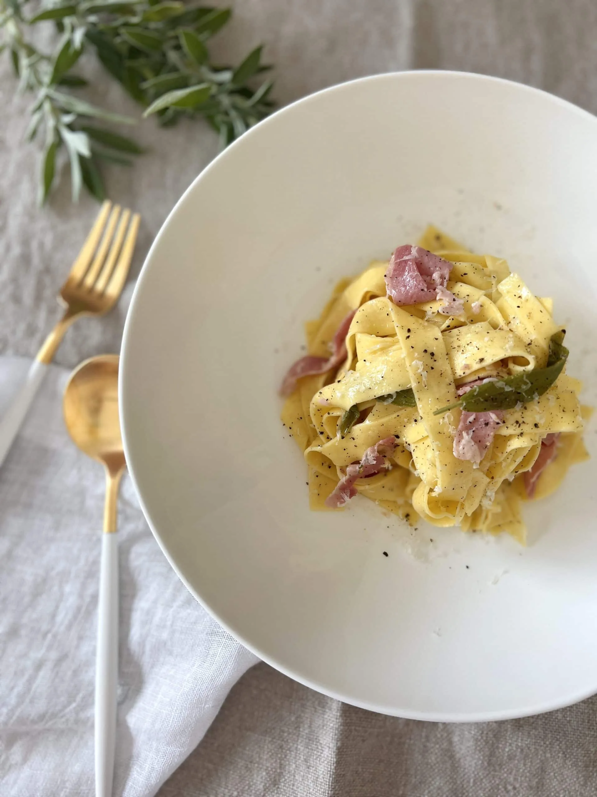 Tagliatelles jambon et beurre de sauge