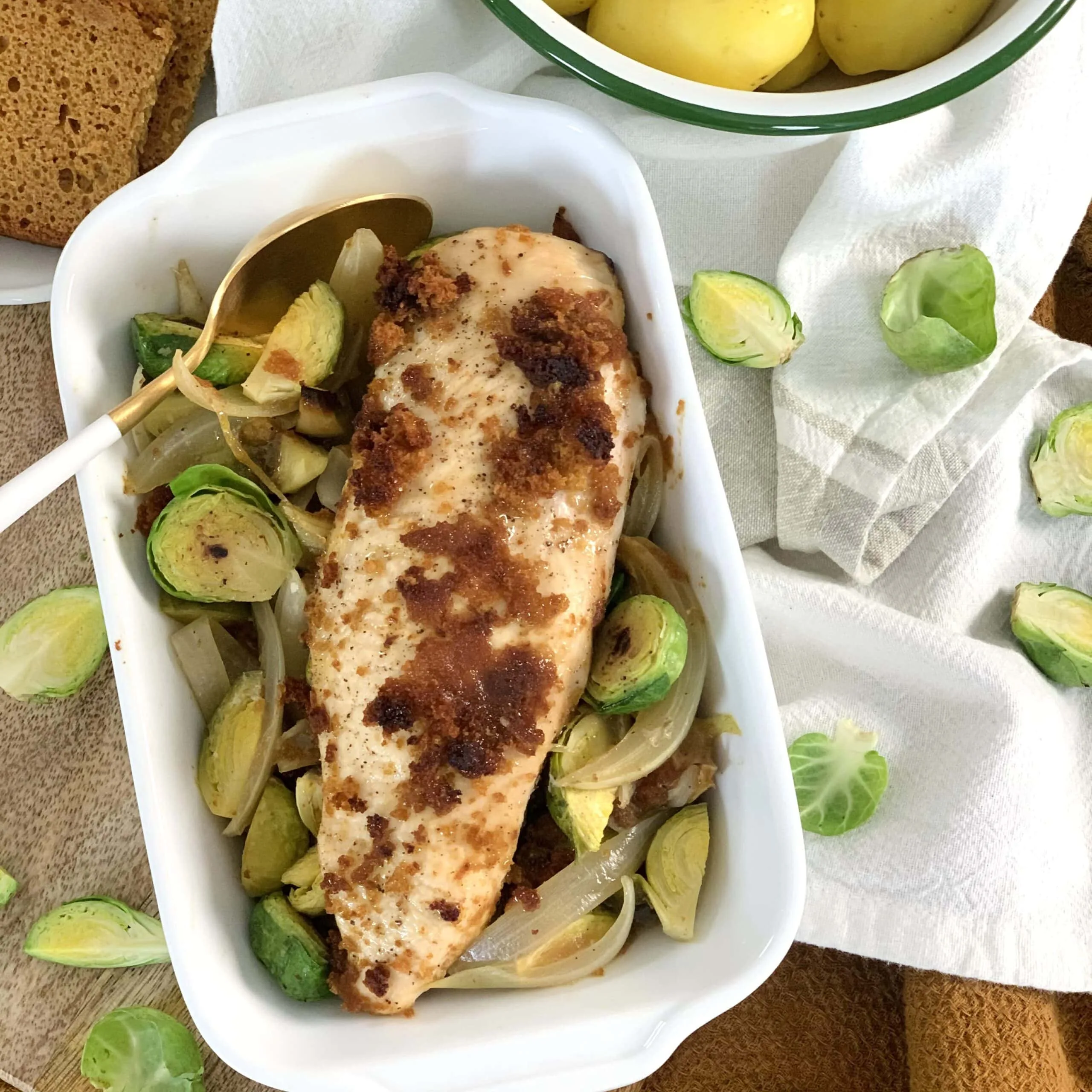 Blanc de poulet, chou de Bruxelles et pain d’épices