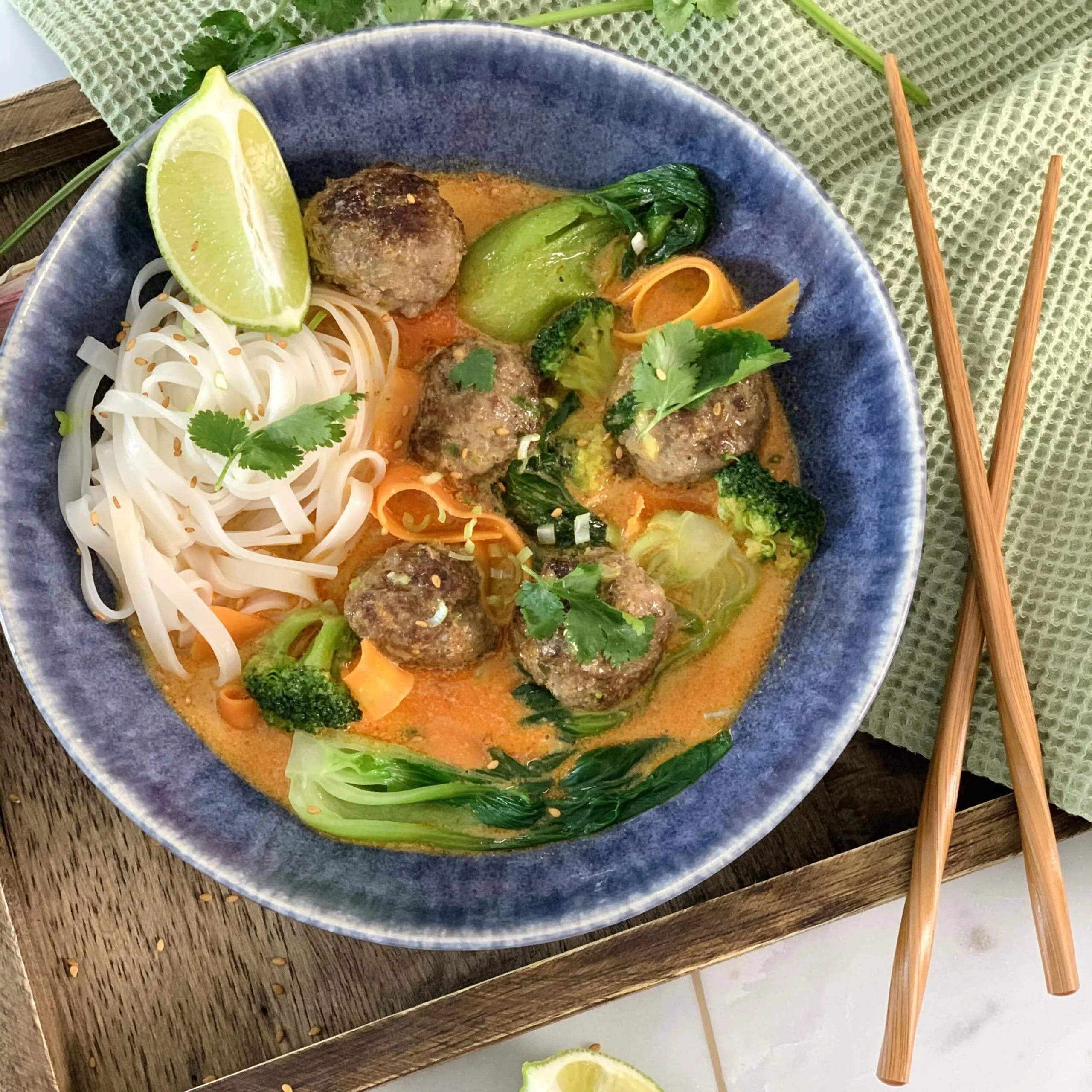 Boulettes de boeuf Thai & curry rouge