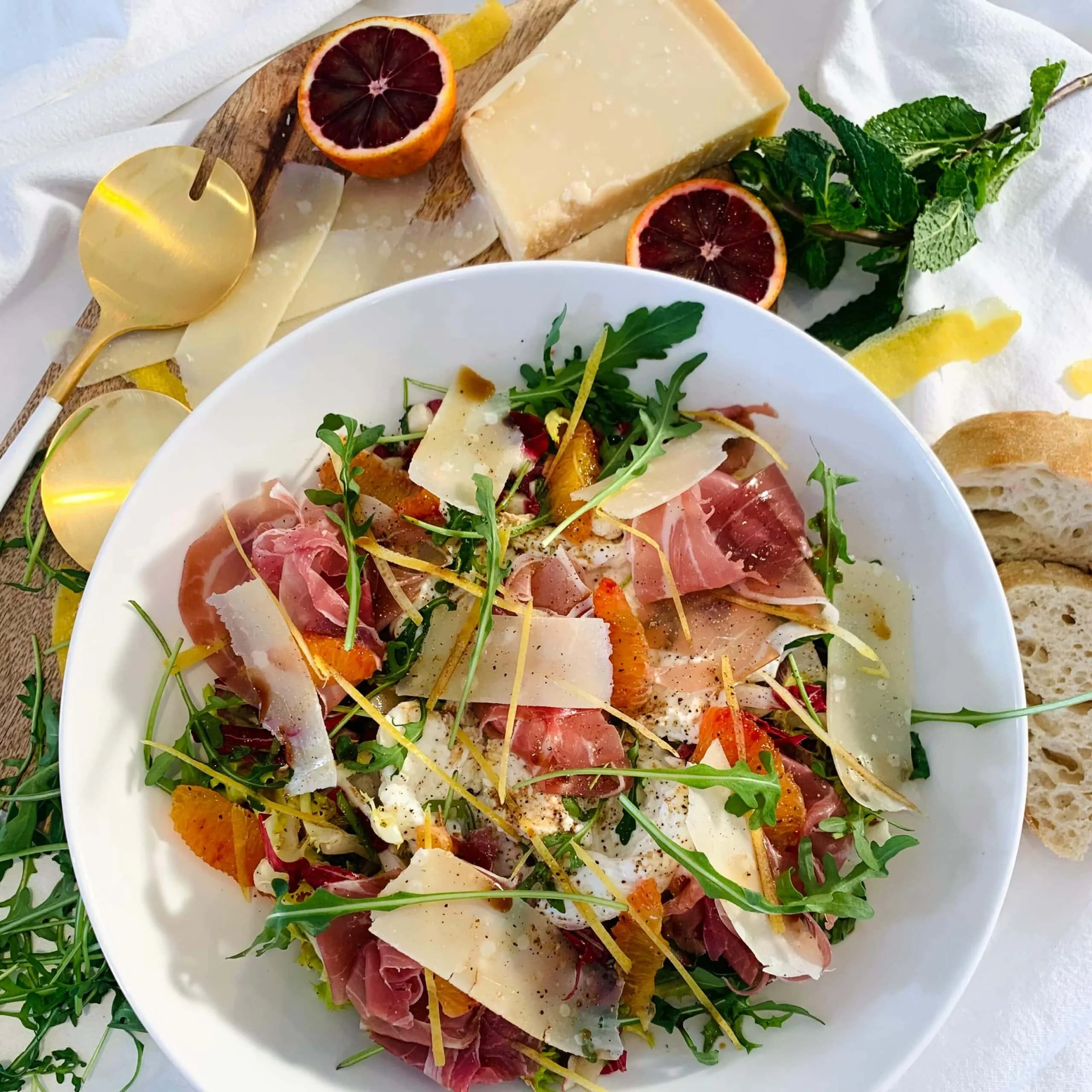 Salade d’hiver à la mozzarella, agrumes et San Daniele