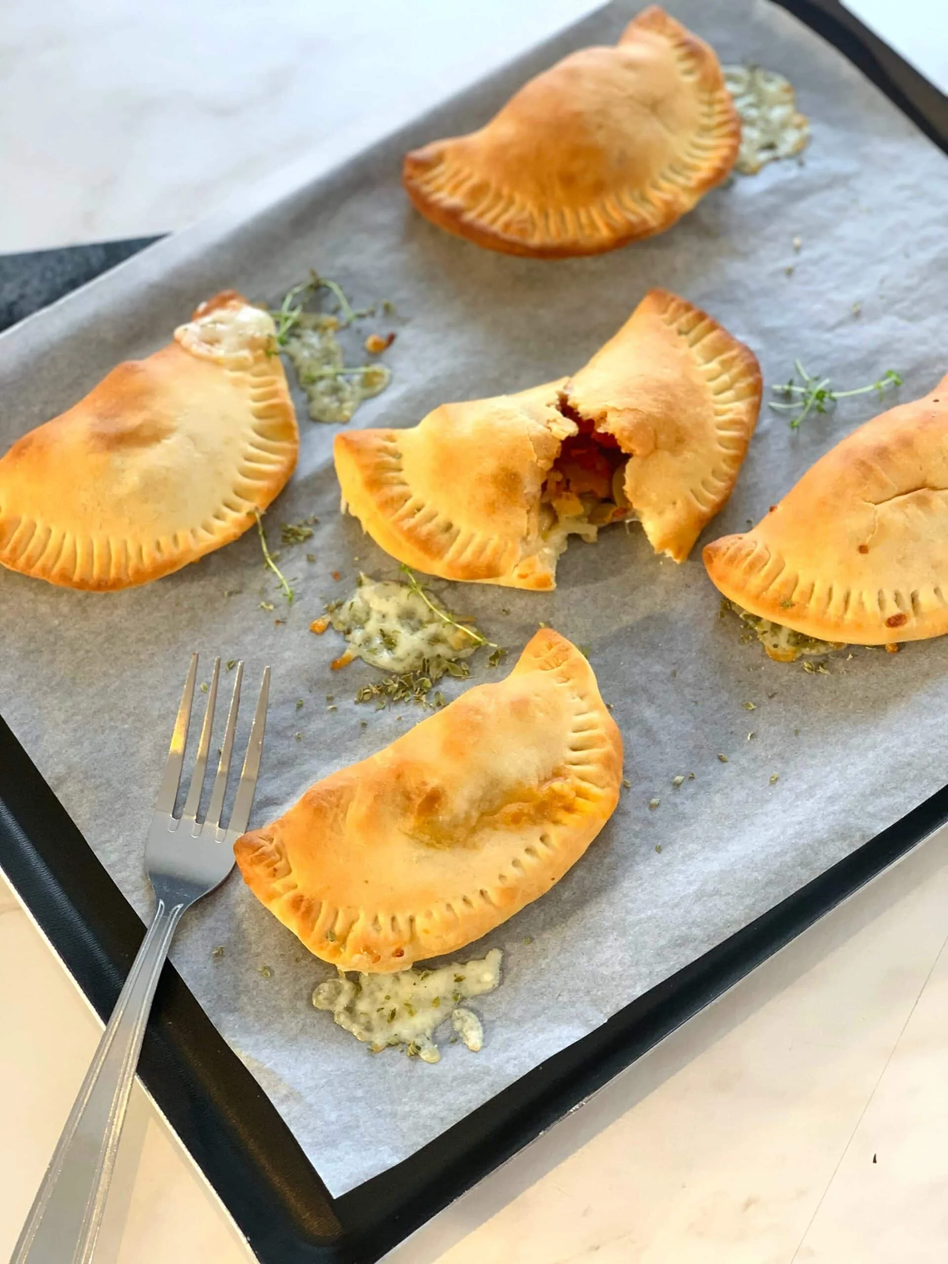 Mini Calzone, mozzarella, jambon de Parme et olives