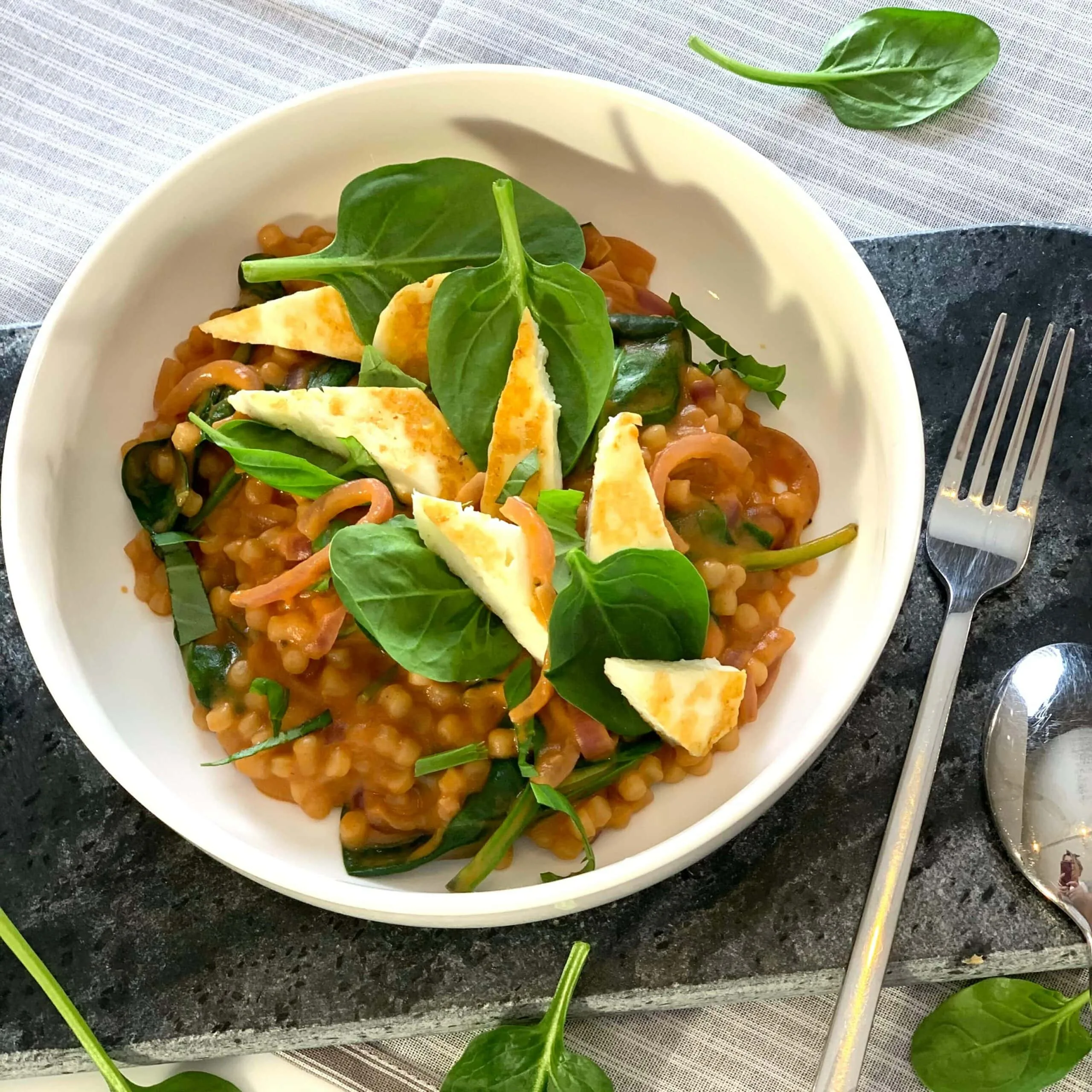 Couscous perlé et halloumi grillé