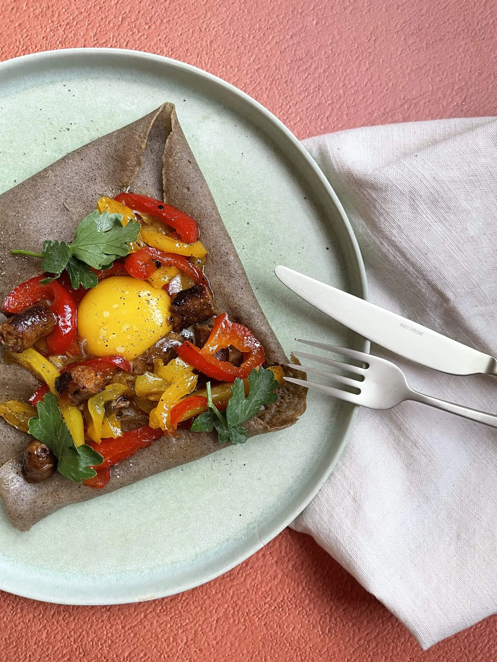 Galette de sarrasin, poivrons et merguez