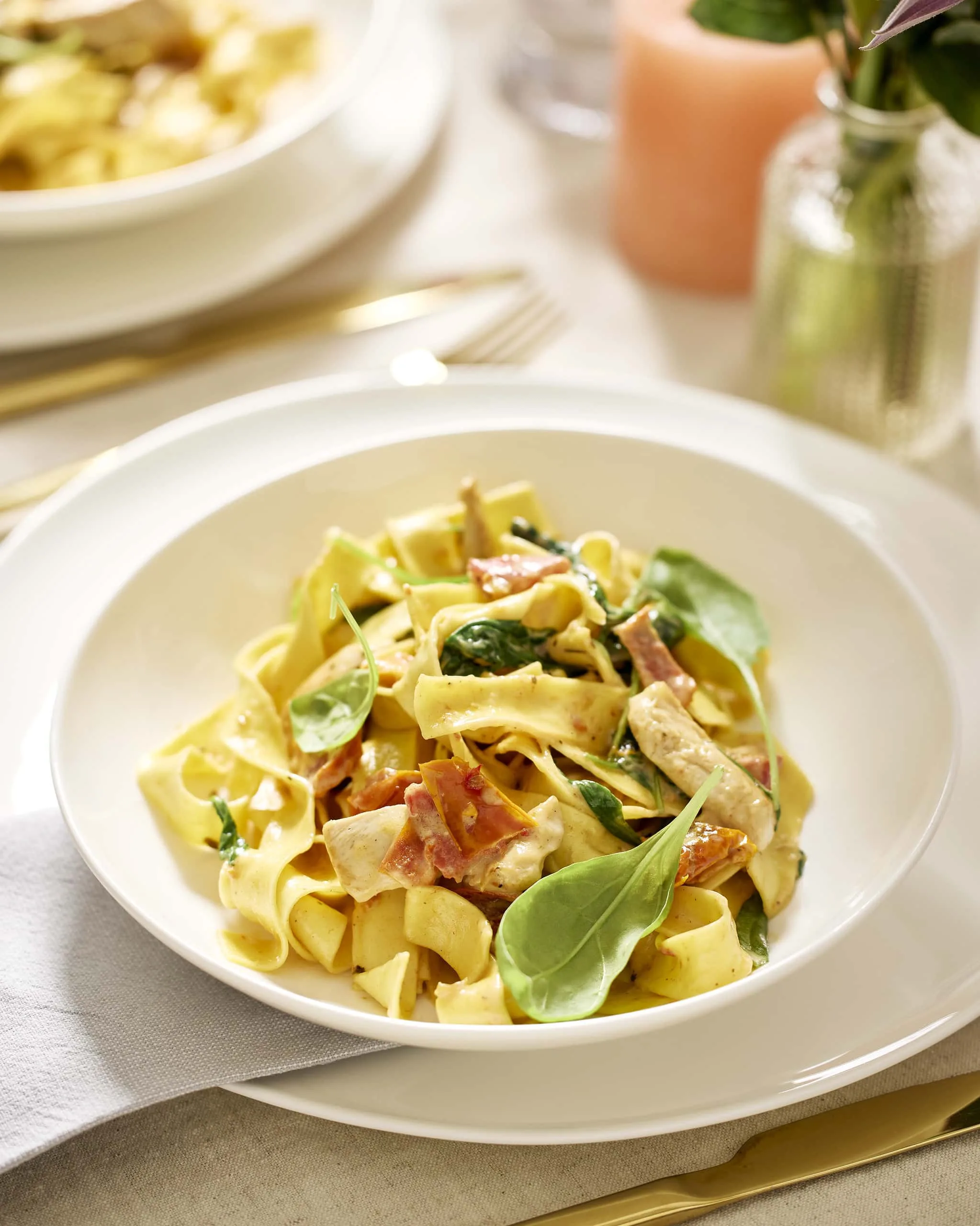 Pappardelle des familles au poulet et aux épinards