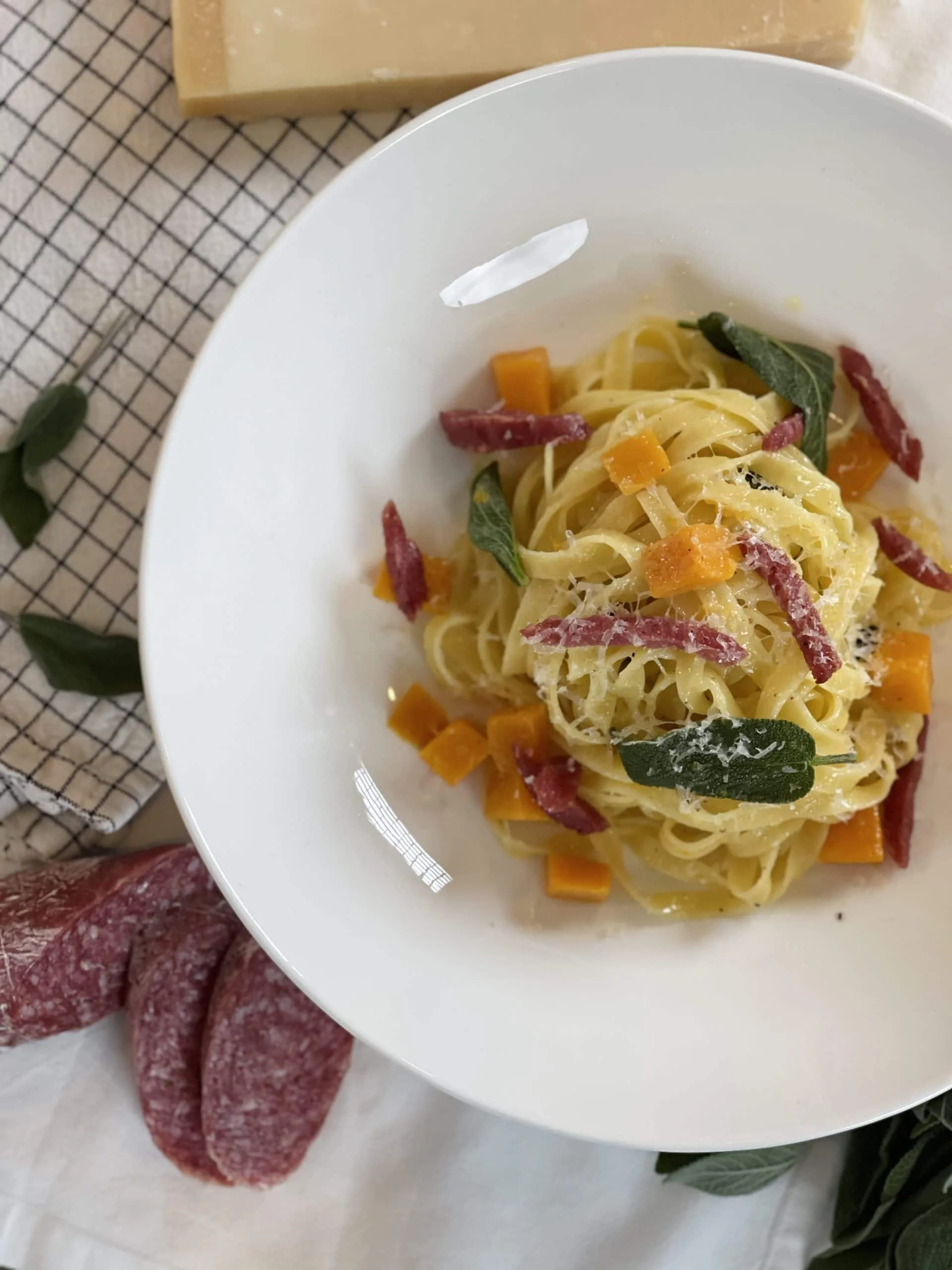 Tagliatelle, butternut, Cacciatora AOP et beurre de sauge
