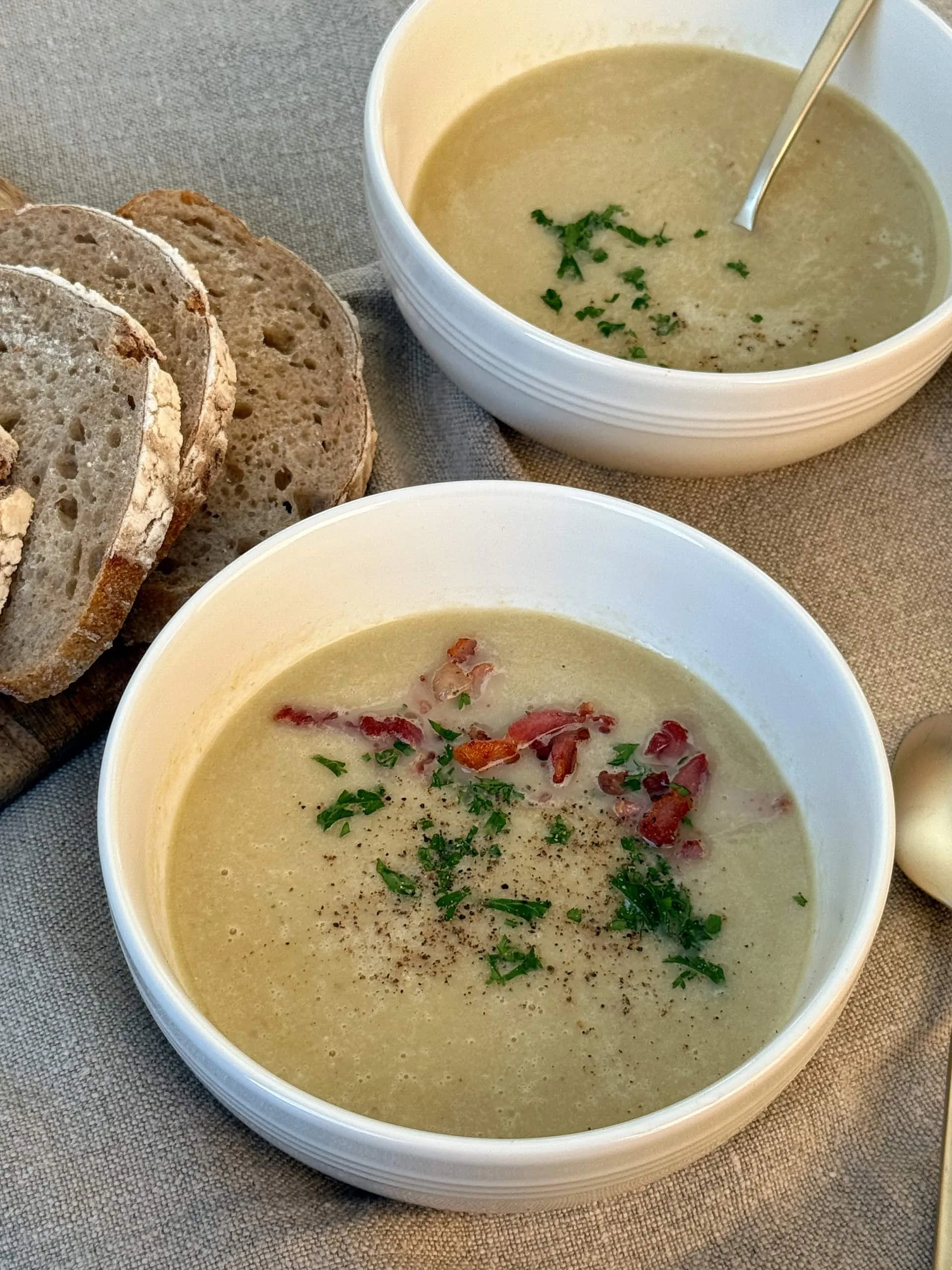 Potage aux chicons braisés et lardons fumés