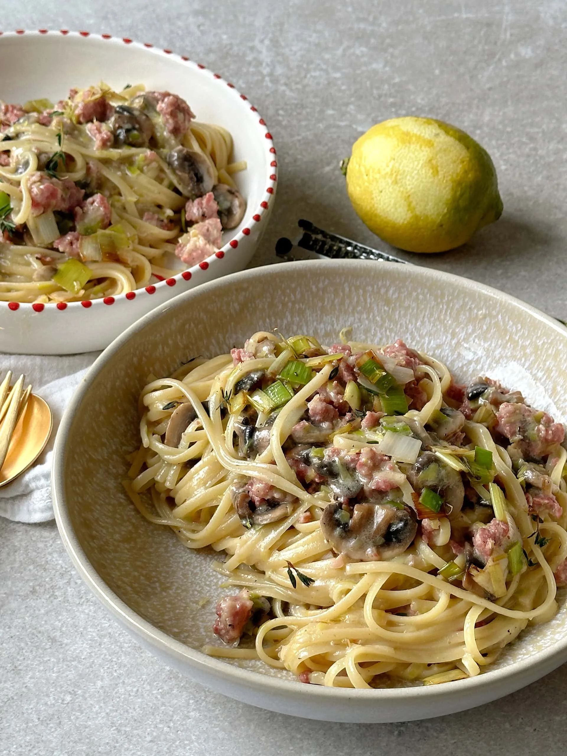 Linguine crème de poireaux, saucisse à la truffe et champignons