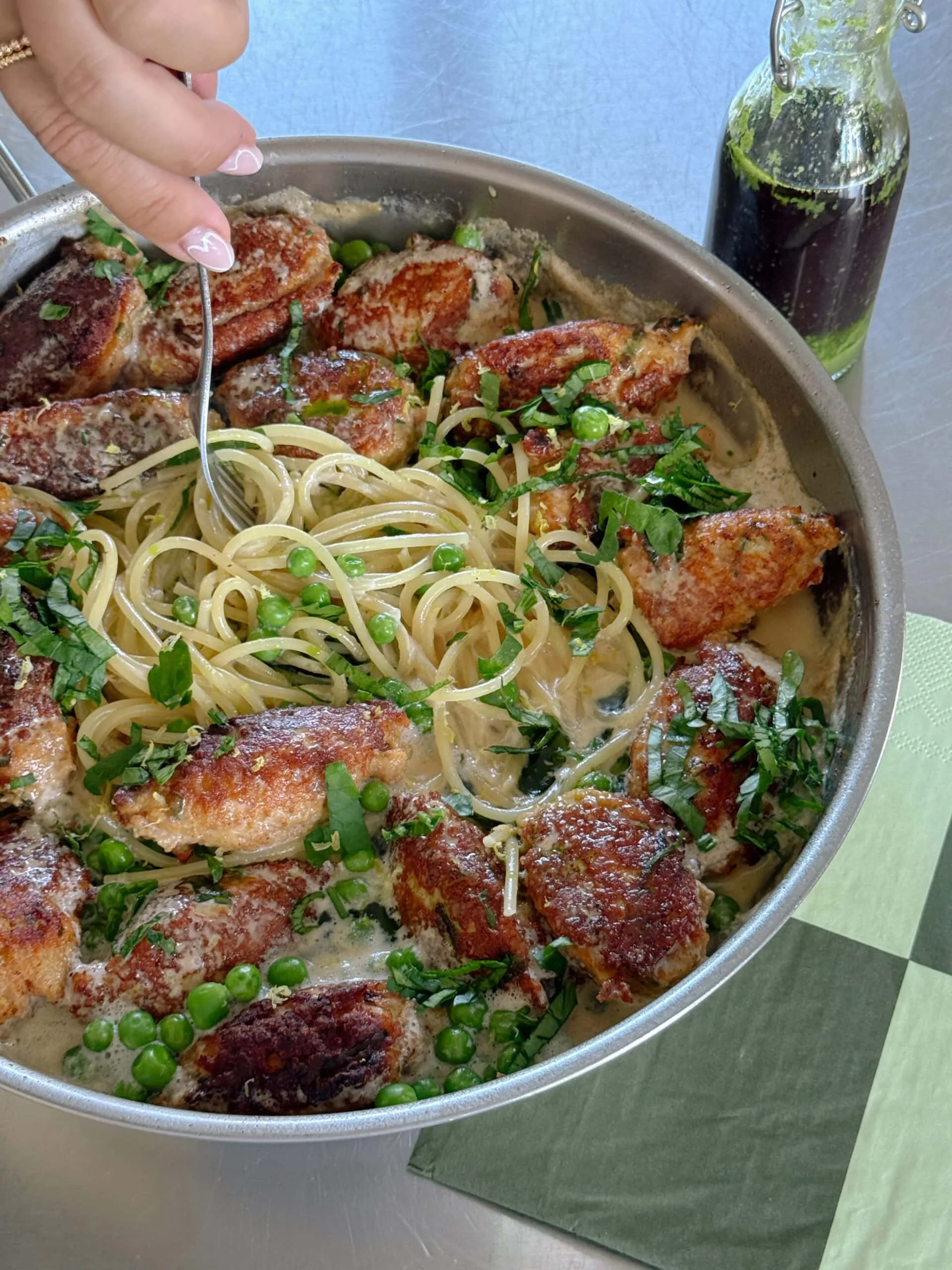 Spaghetti kefta de volaille, sauce citron et petits pois