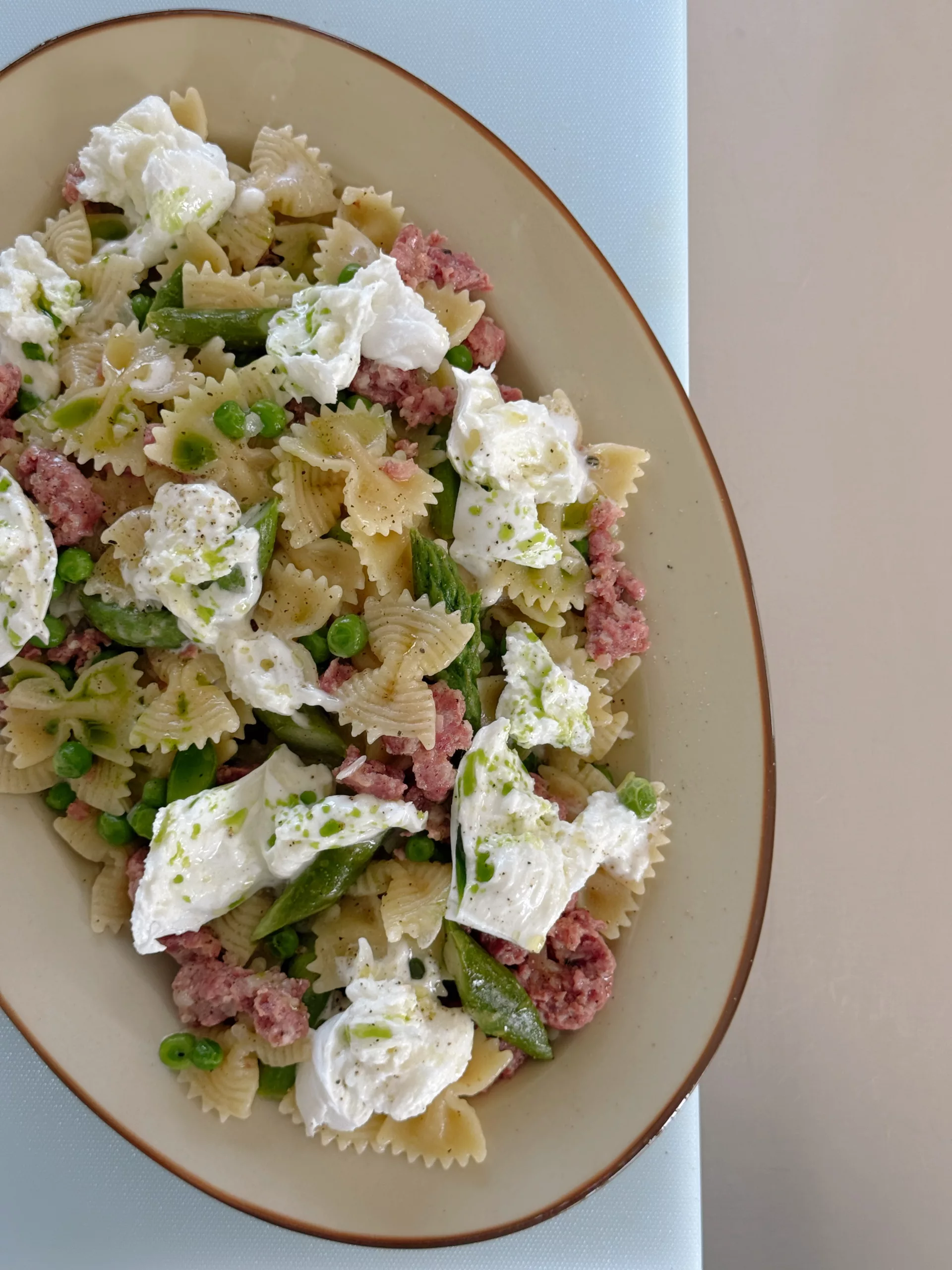 Trafilate asperges vertes et saucisse italienne