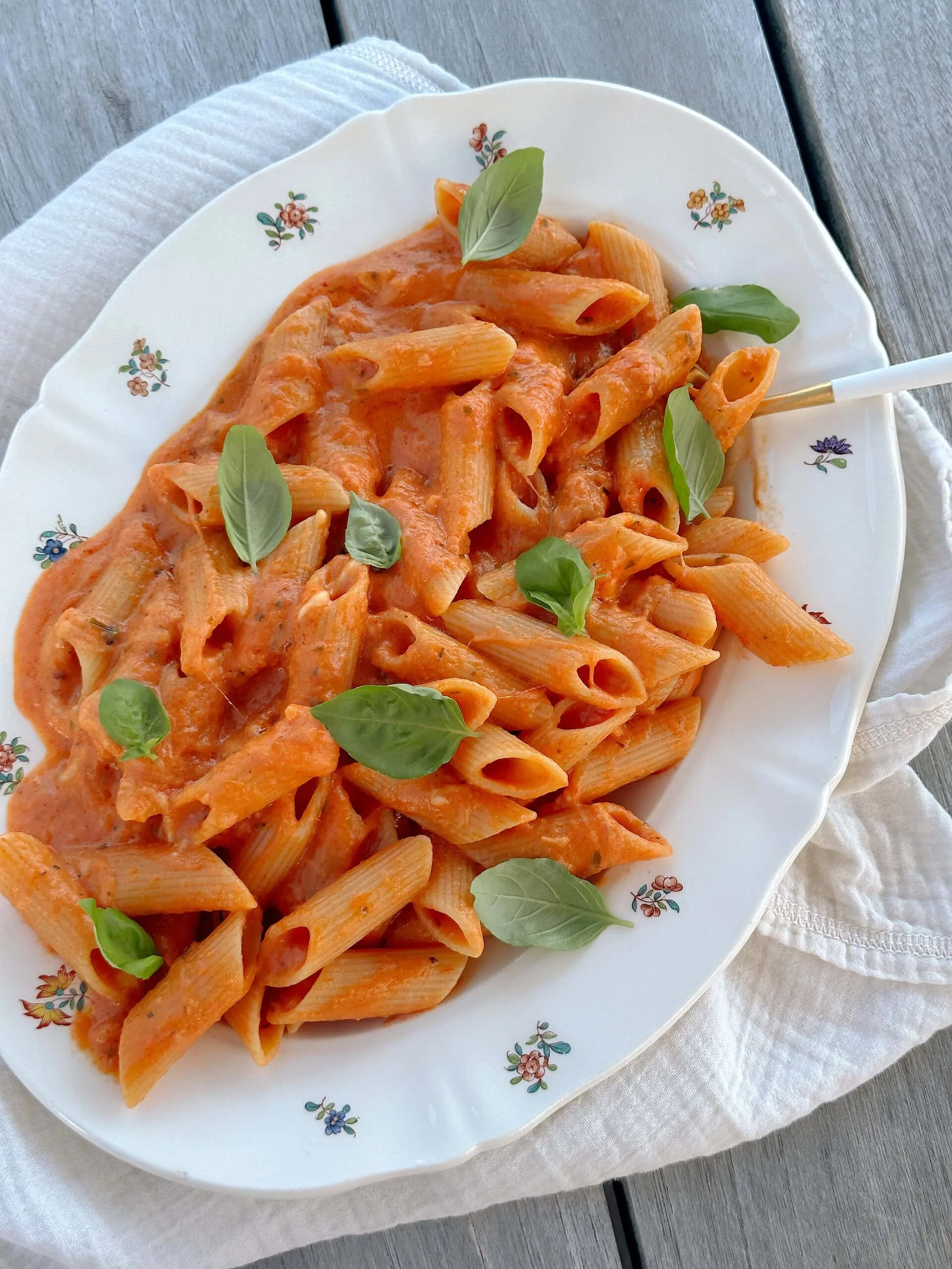 Penne spicy tomates et mozzarella