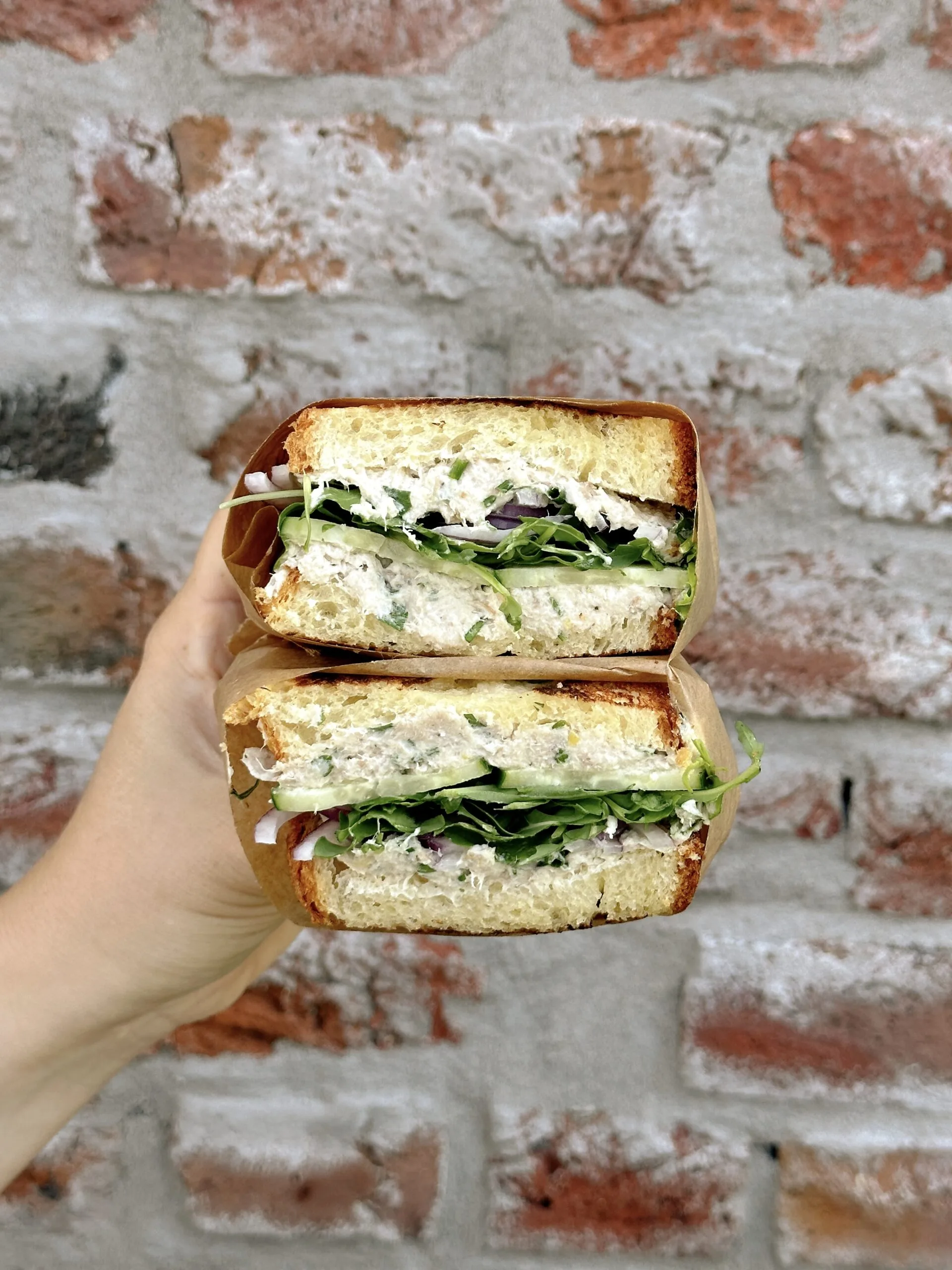 Sandwich rillettes de maquereau fumé et concombres