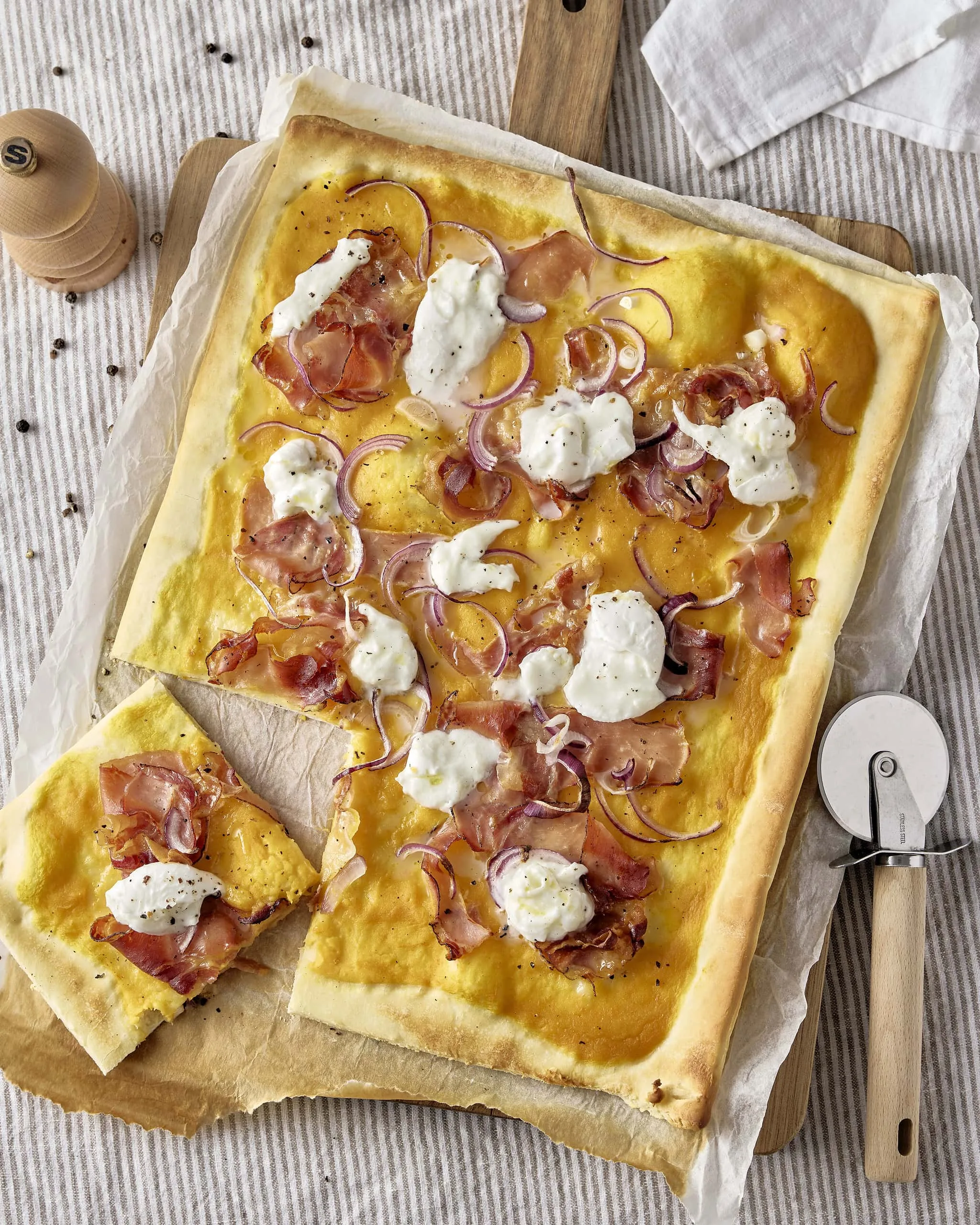 Pizza butternut, speck et burrata ￼