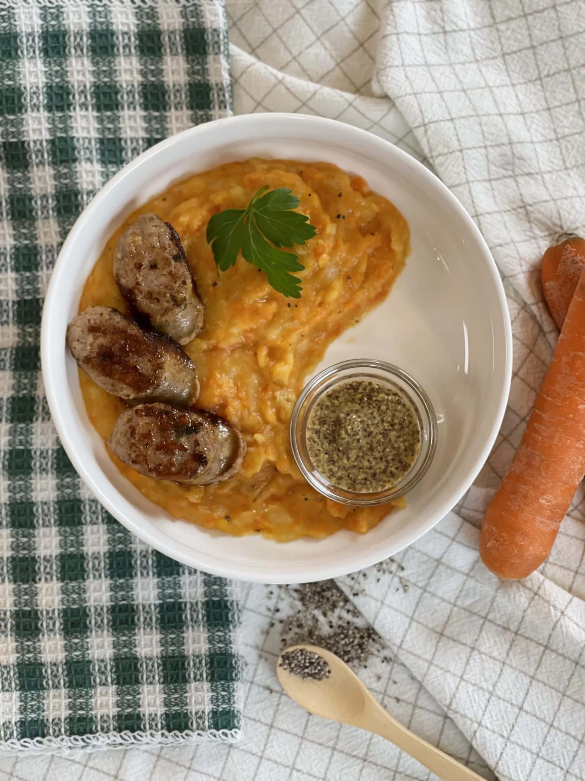Potée aux carottes et saucisse grillée
