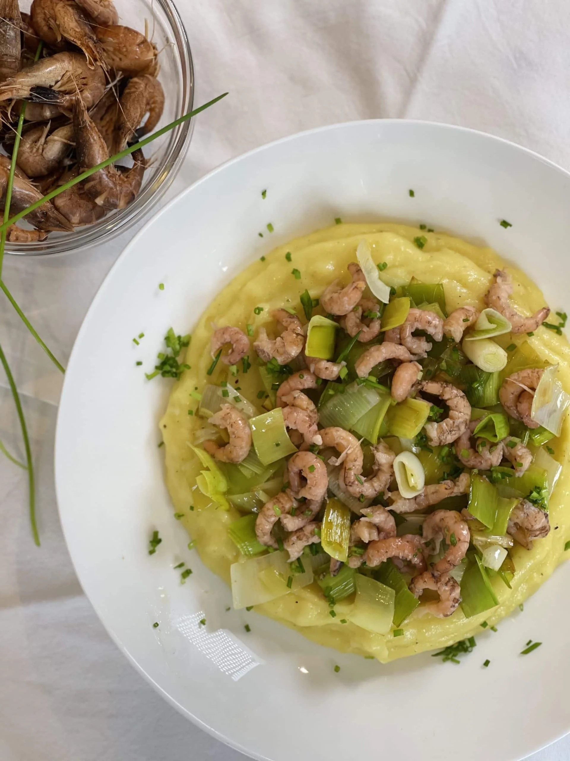 Purée aux crevettes grises – poireaux – beurre noisette & ciboulette