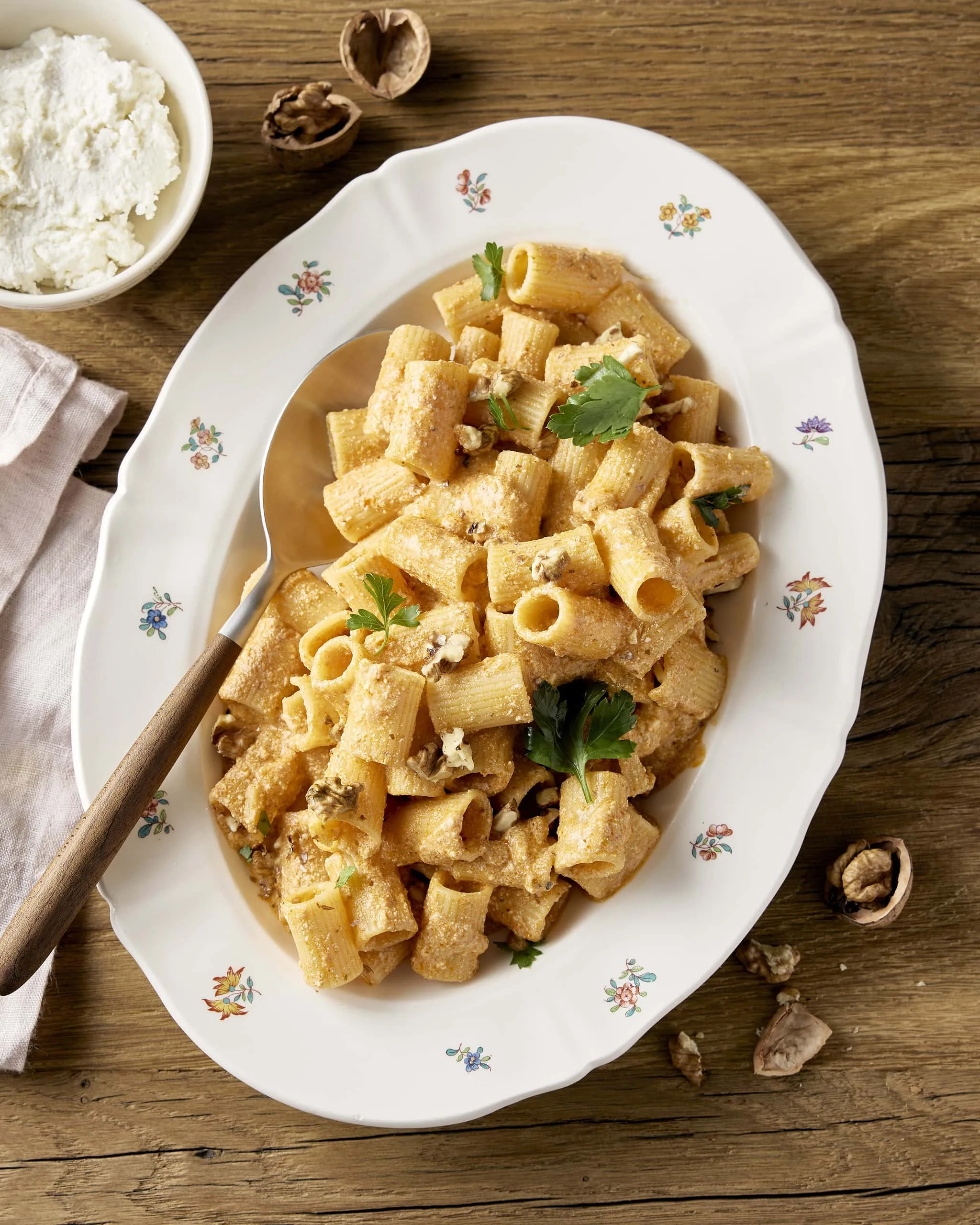Rigatoni au pesto de noix et ricotta
