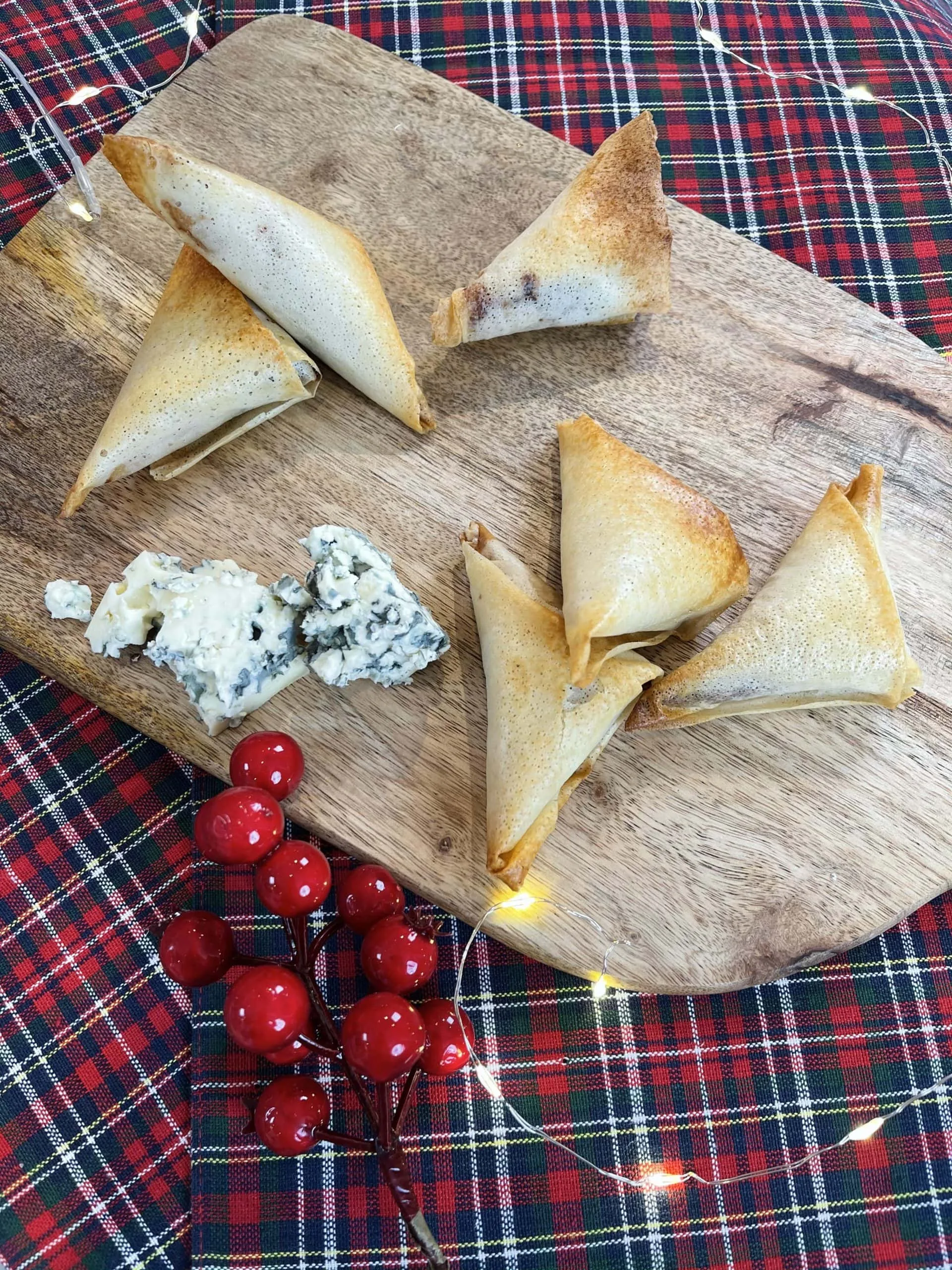 Samossa au Bleu d’Auvergne AOP/  Pruneaux / Bacon Fumé