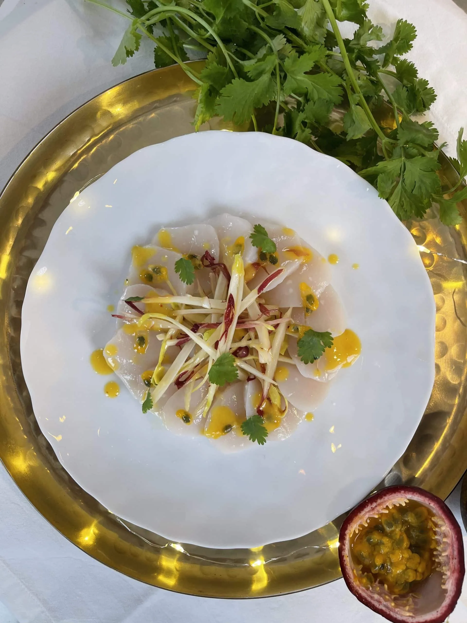 Carpaccio de St Jacques – salade de chicons et agrumes