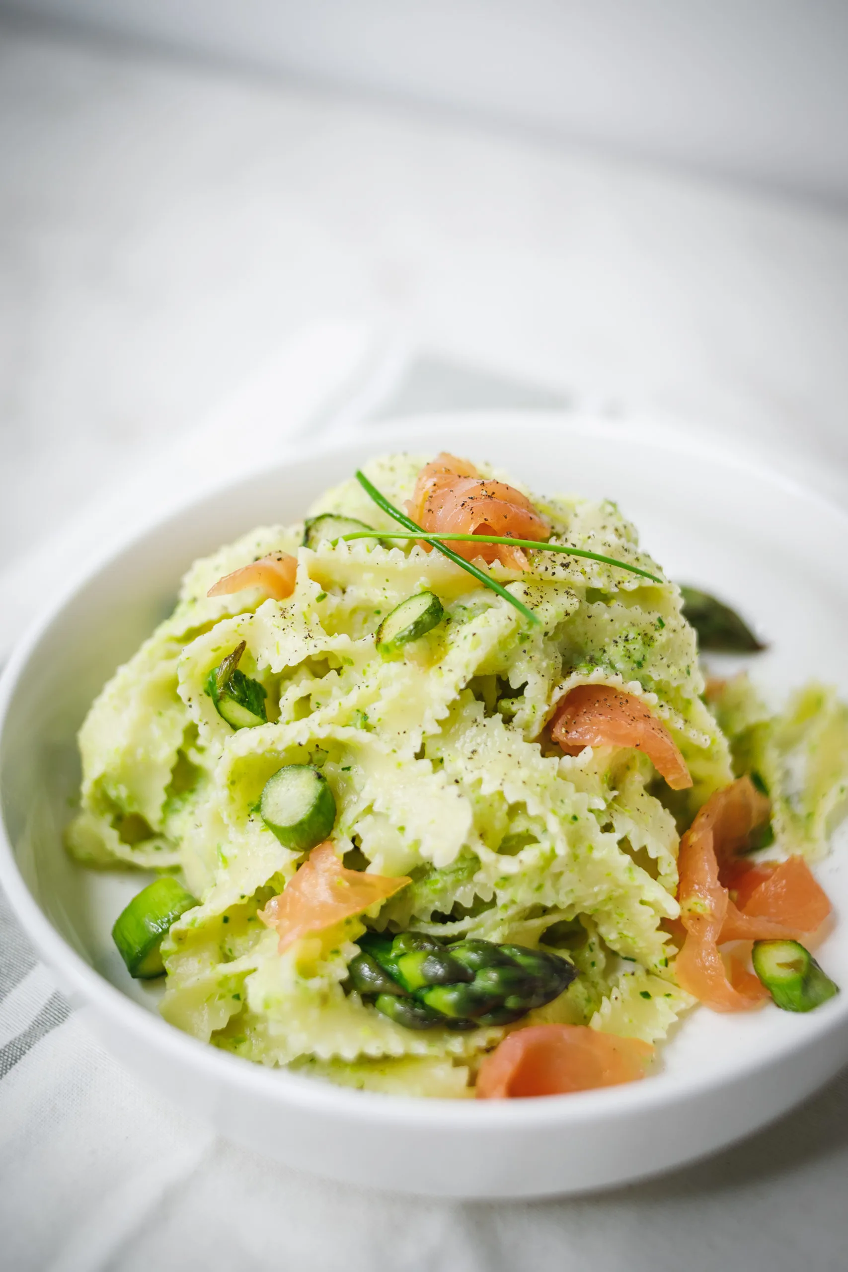Tagliatelle saumon fumé, asperges vertes et estragon
