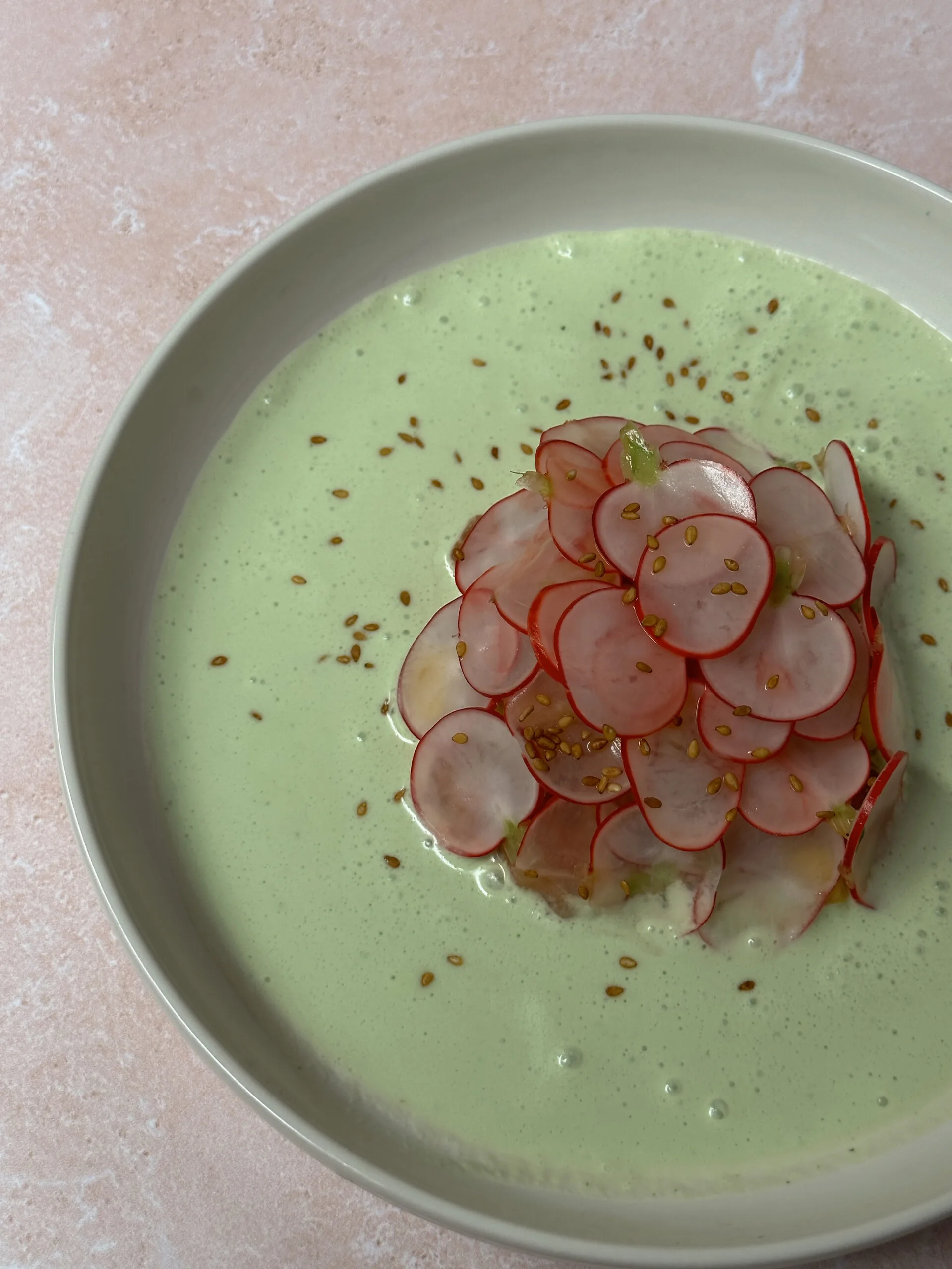 Tartare de saumon, radis pickles et mangue