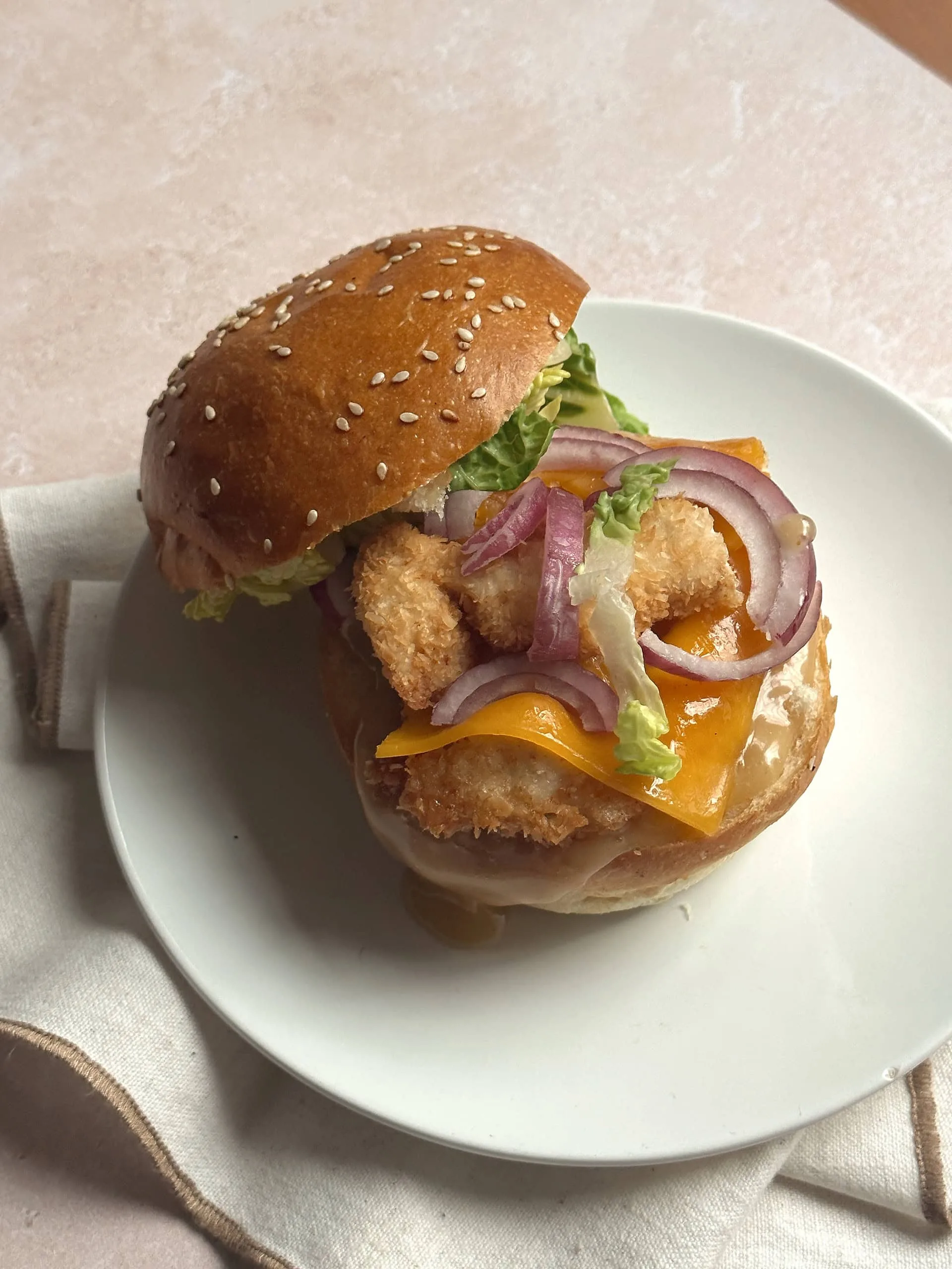 Burger poulet coco et mayonnaise à la mangue