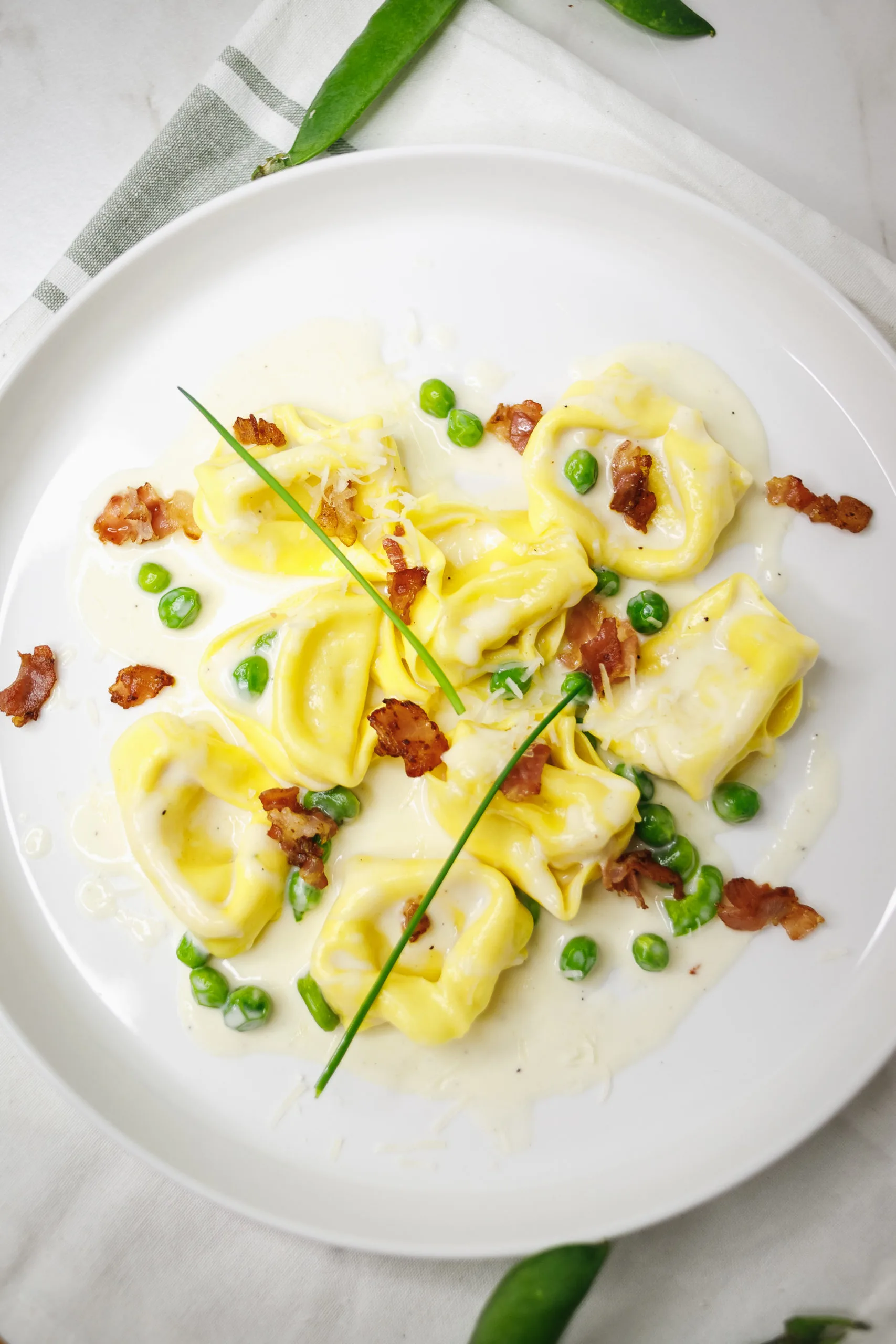Tortellini petits pois, fèves des marais et pancetta