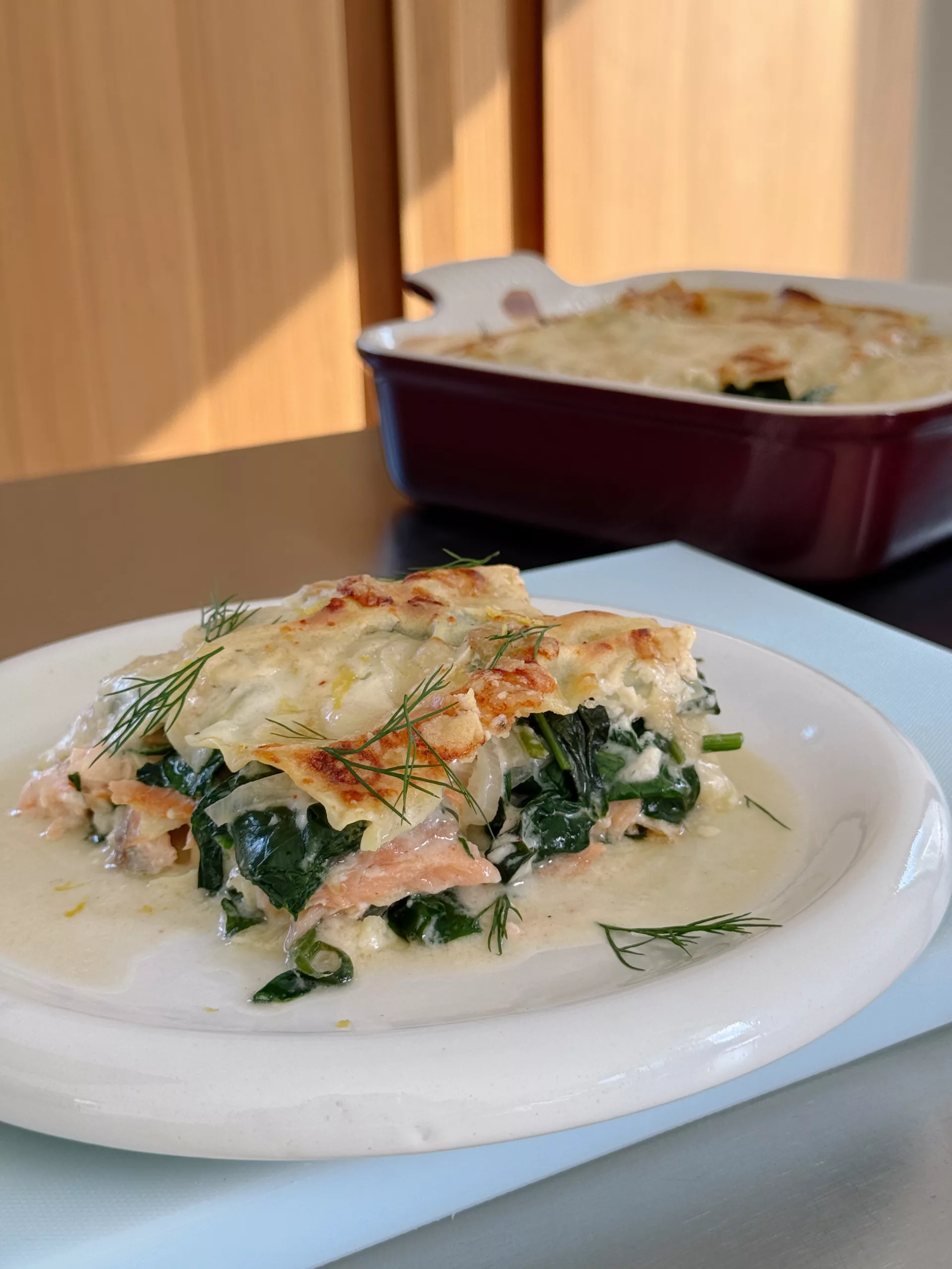 Lasagnes aux deux saumons, épinards et béchamel citron, parmesan