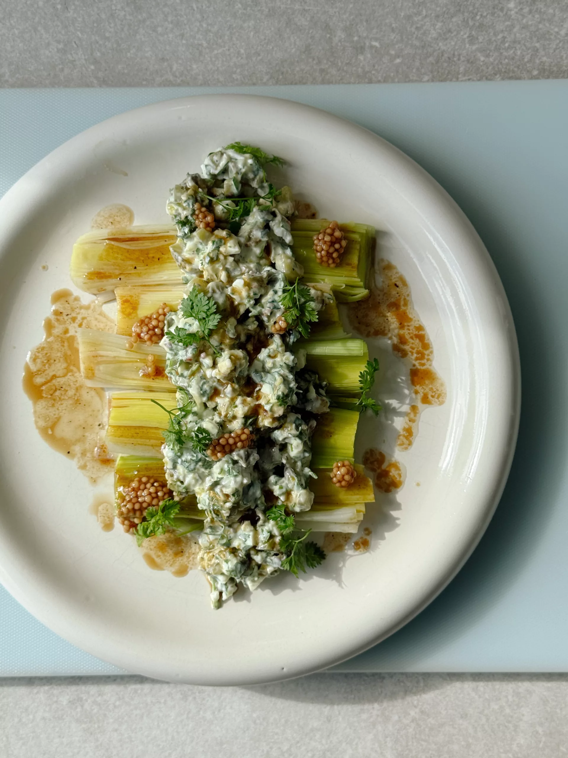 Poireaux vinaigrette et sauce aux oeufs