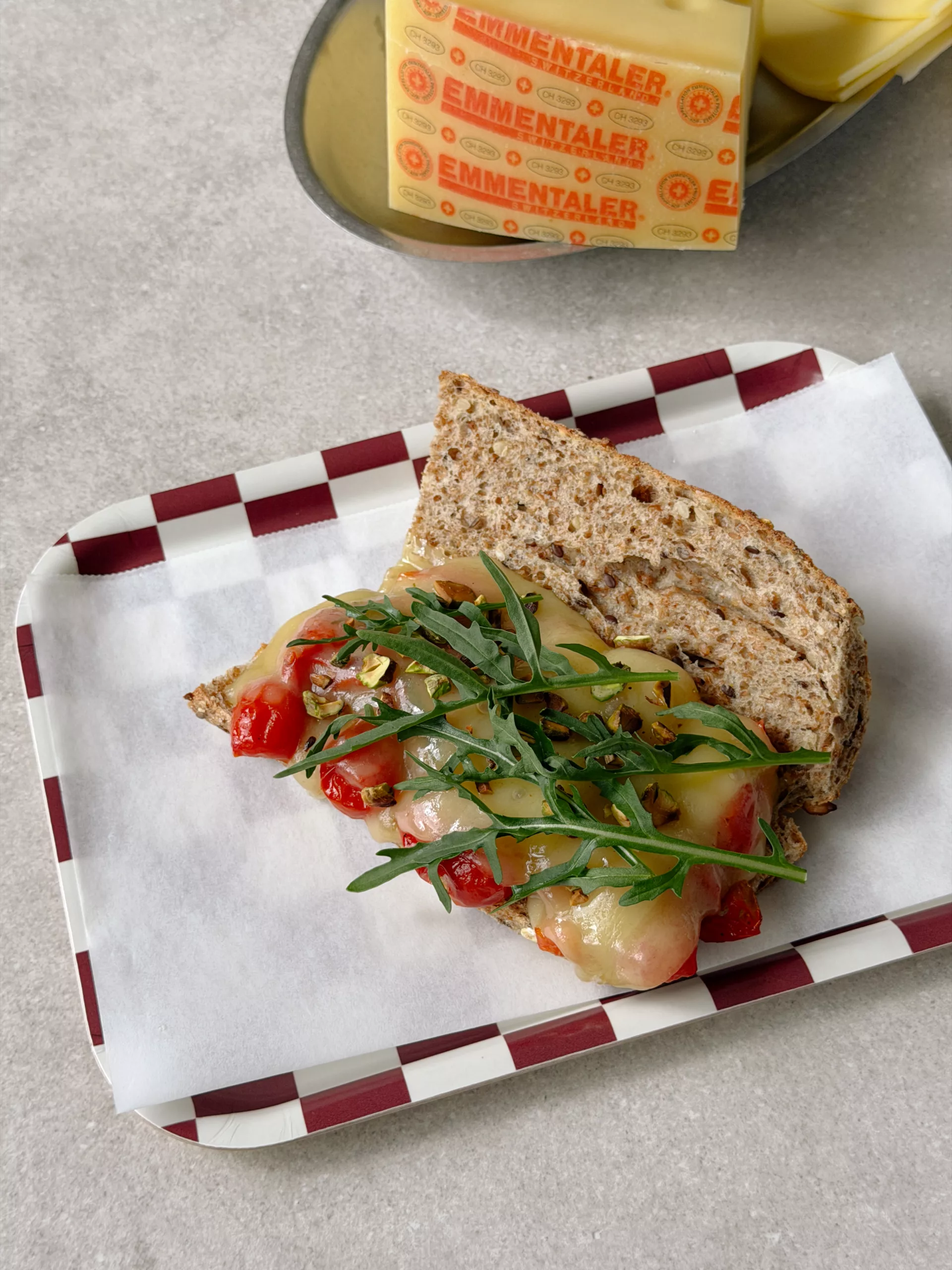 Sandwich tomates rôties et Emmentaler AOP