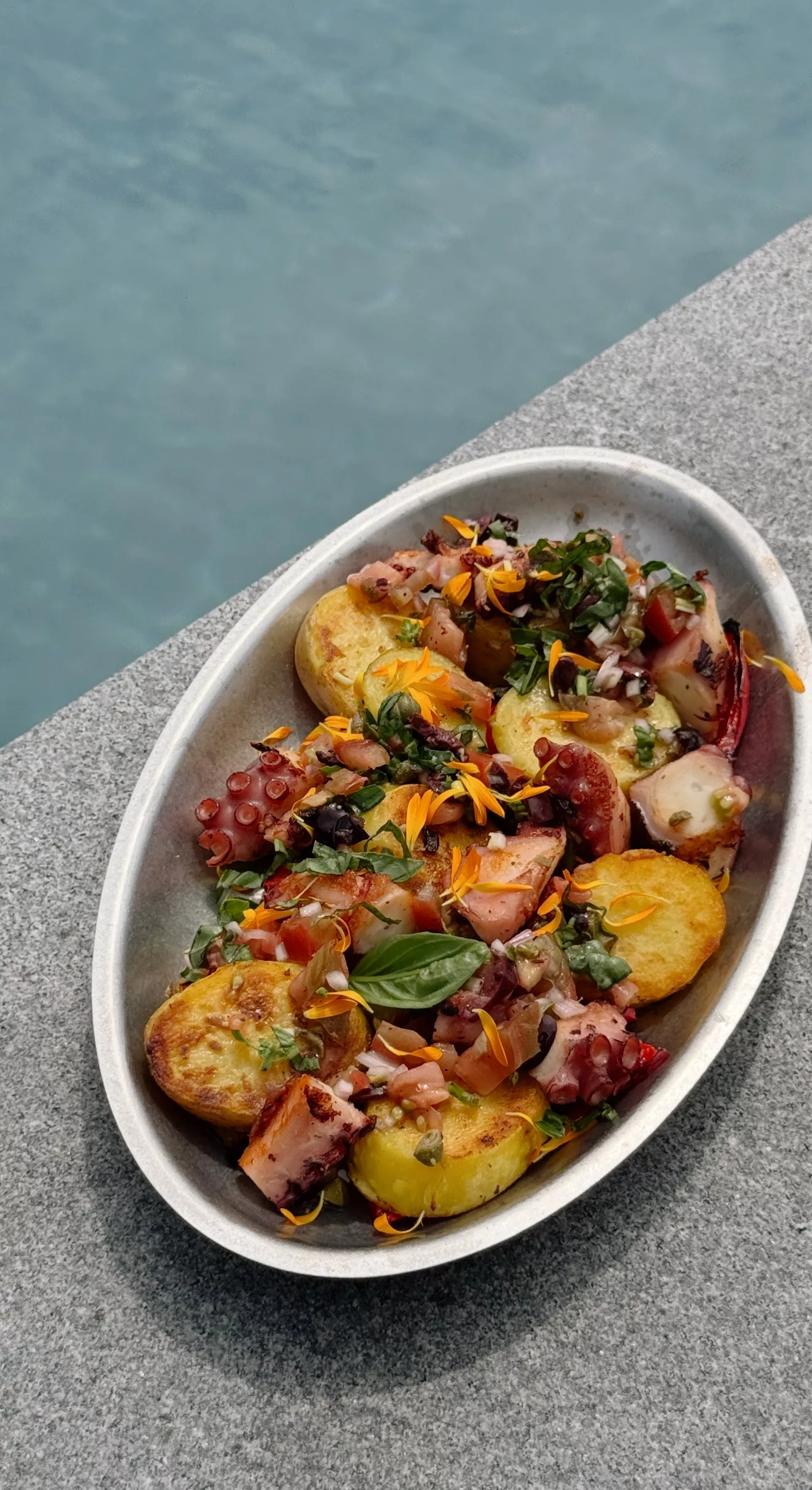 Poule à la plancha / sauce vierge