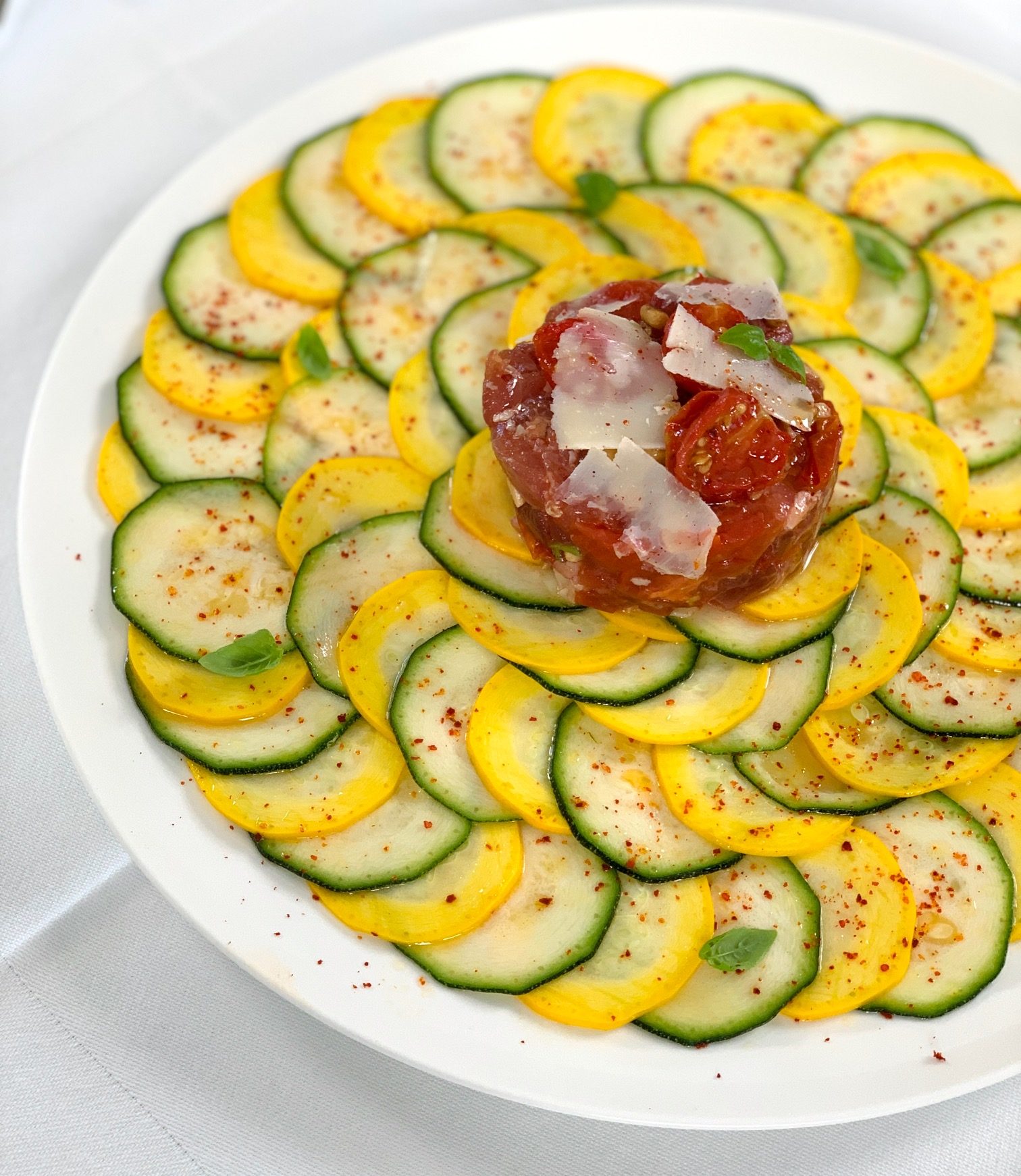 Recette Courgette Jaune Et Verte Carpaccio De Courgettes Vertes Jaunes Et Tartare De Thon Marine Leslie En Cuisine
