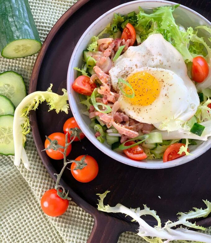 Frisée aux lardons