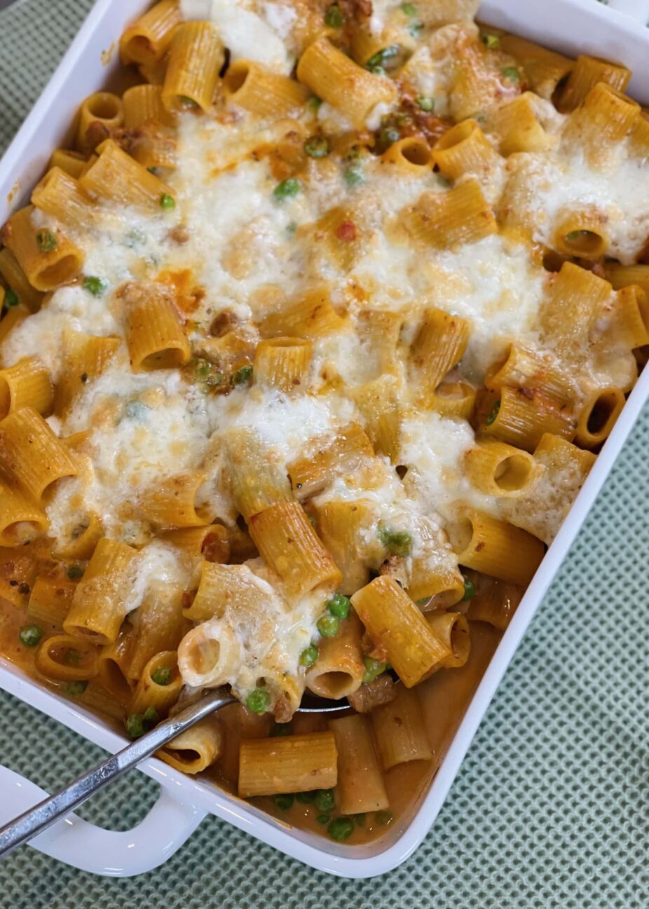 Rigatoni gratinés (crème, bolognèse et petits pois) Leslie en cuisine